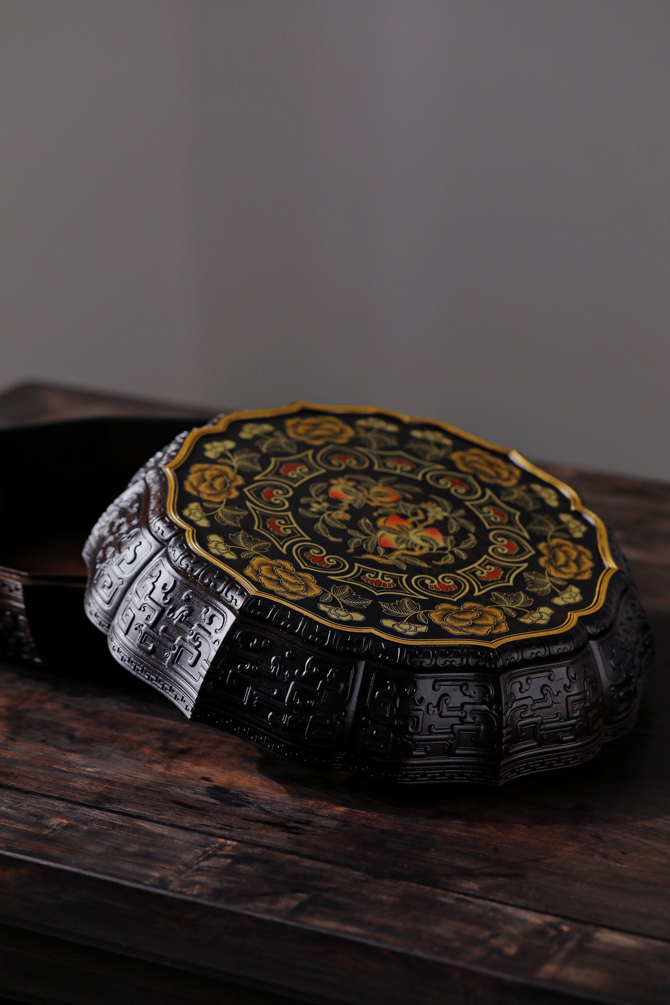 Purple sandalwood twelve-cornered fruit box symbolizing wealth and longevity