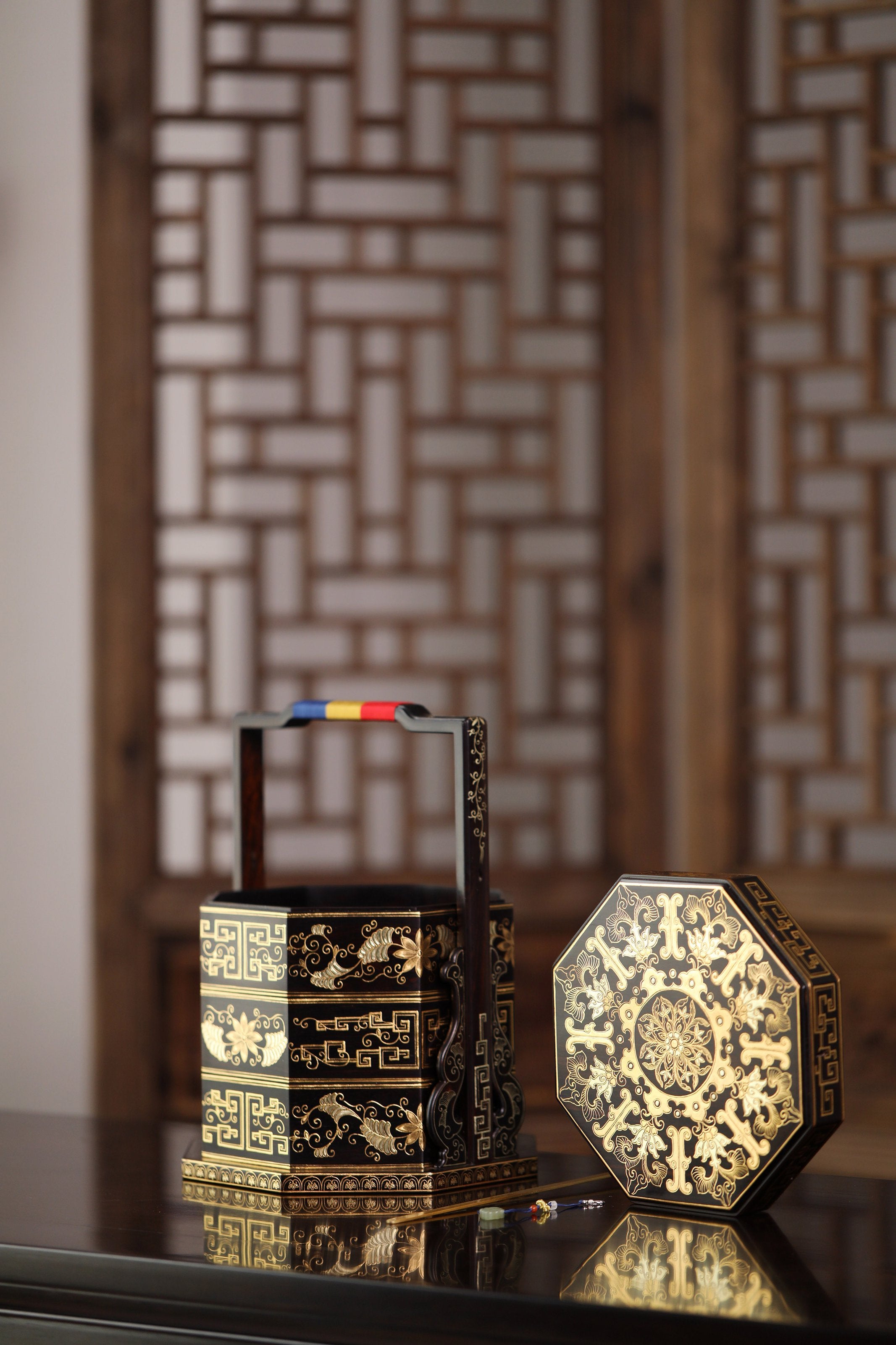 Purple sandalwood passionflower gilded octagonal carrying box