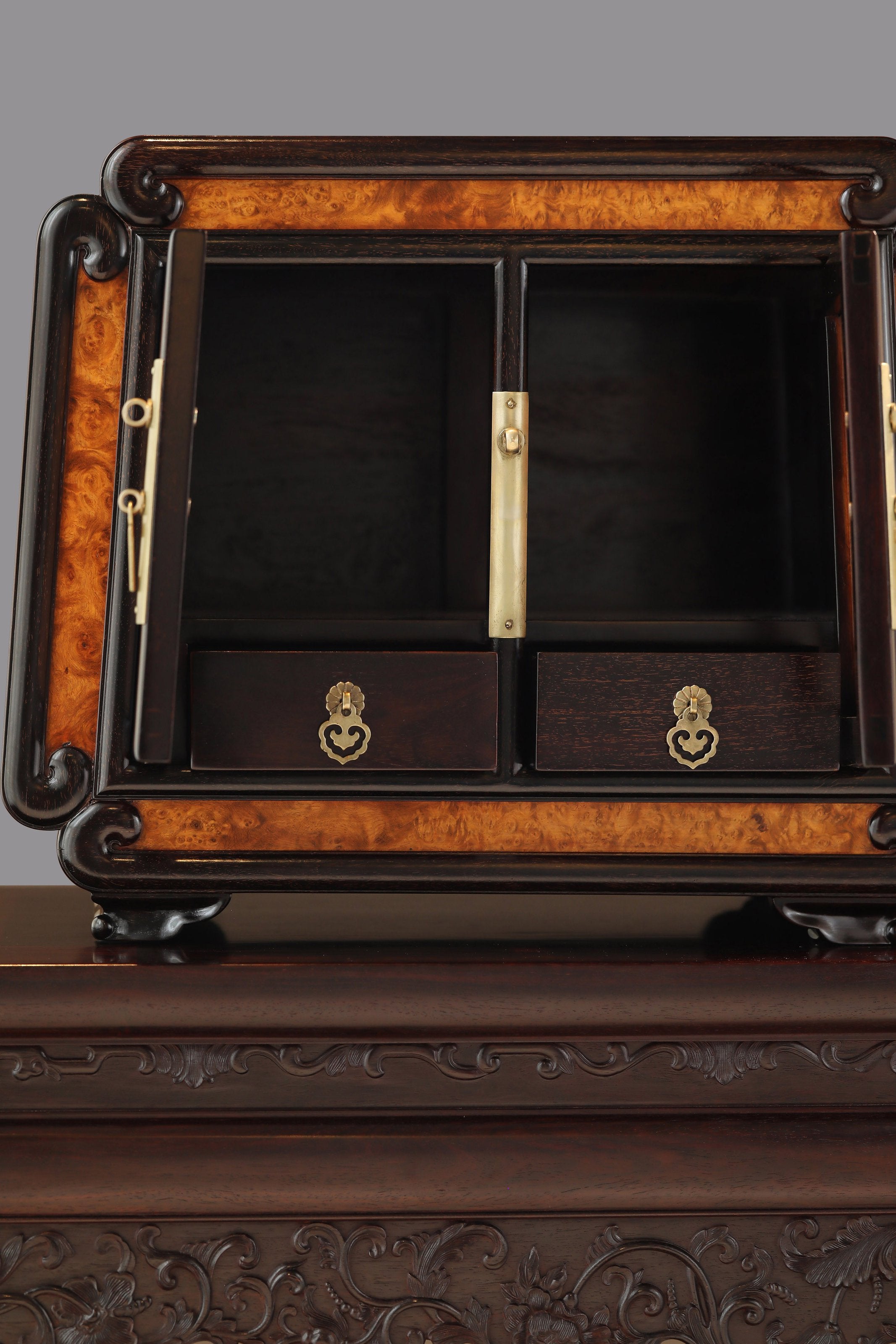 Tea box inlaid with burl wood and made of small-leaf rosewood.