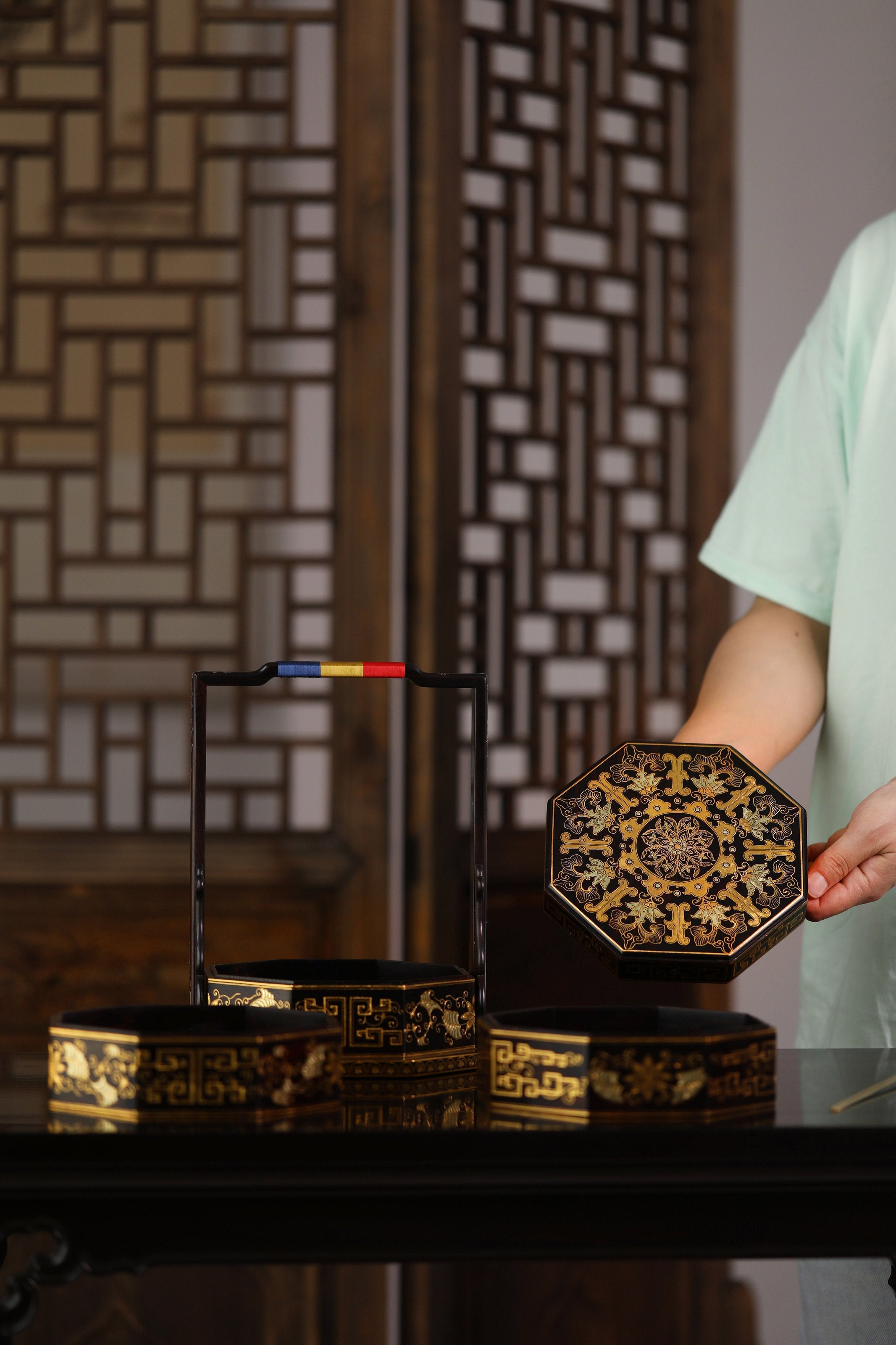 Purple sandalwood passionflower gilded octagonal carrying box