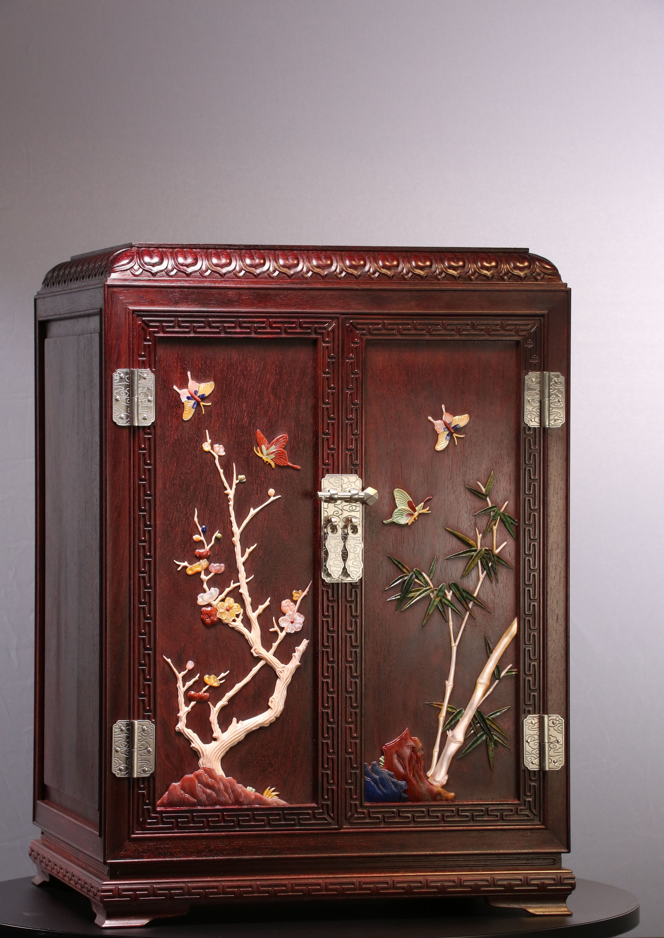 Rosewood Tea Cabinet Inlaid with Treasures and Double Purity Design