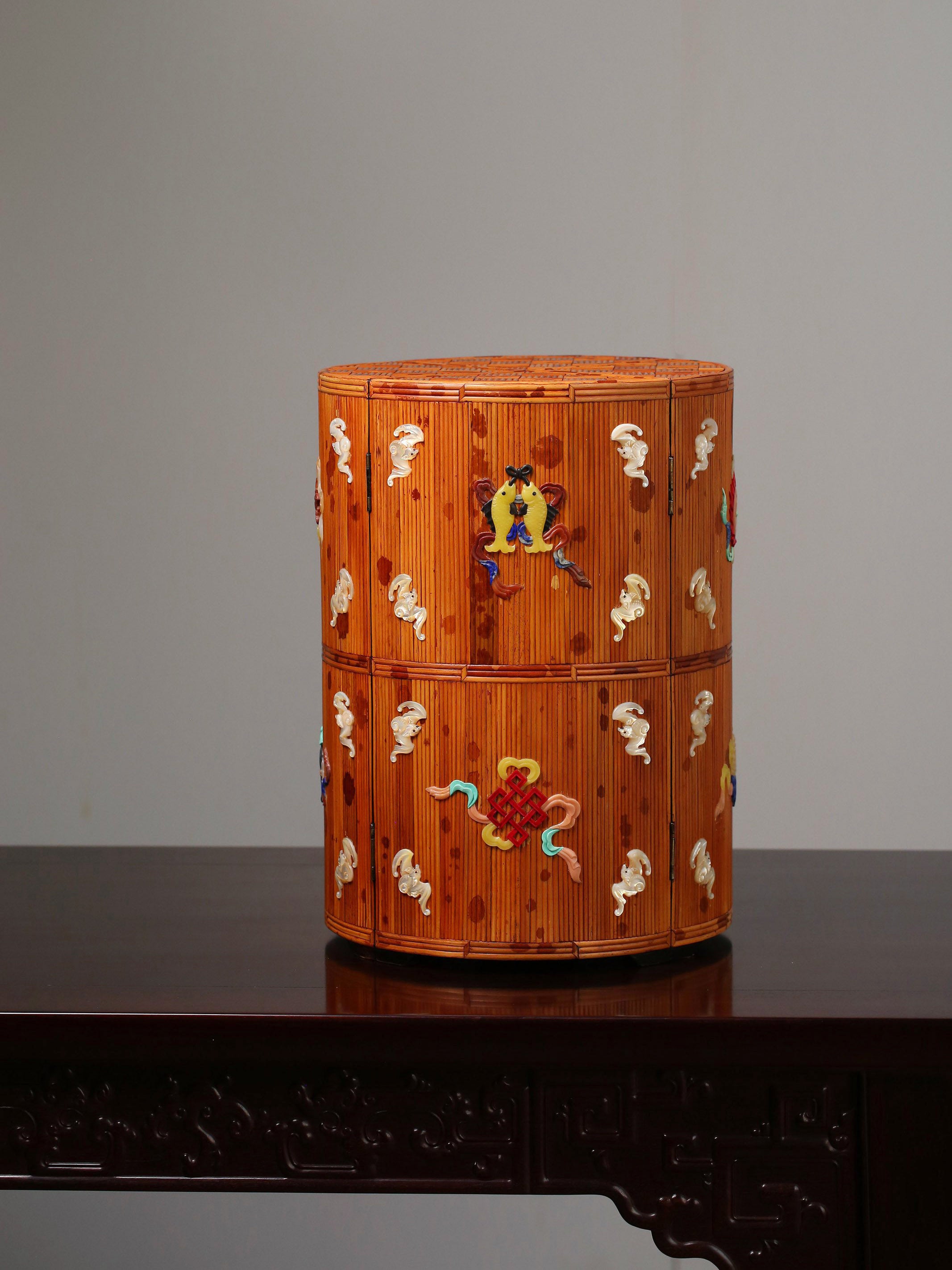 Xiangfei bamboo inlaid table with multi-treasure cabinet