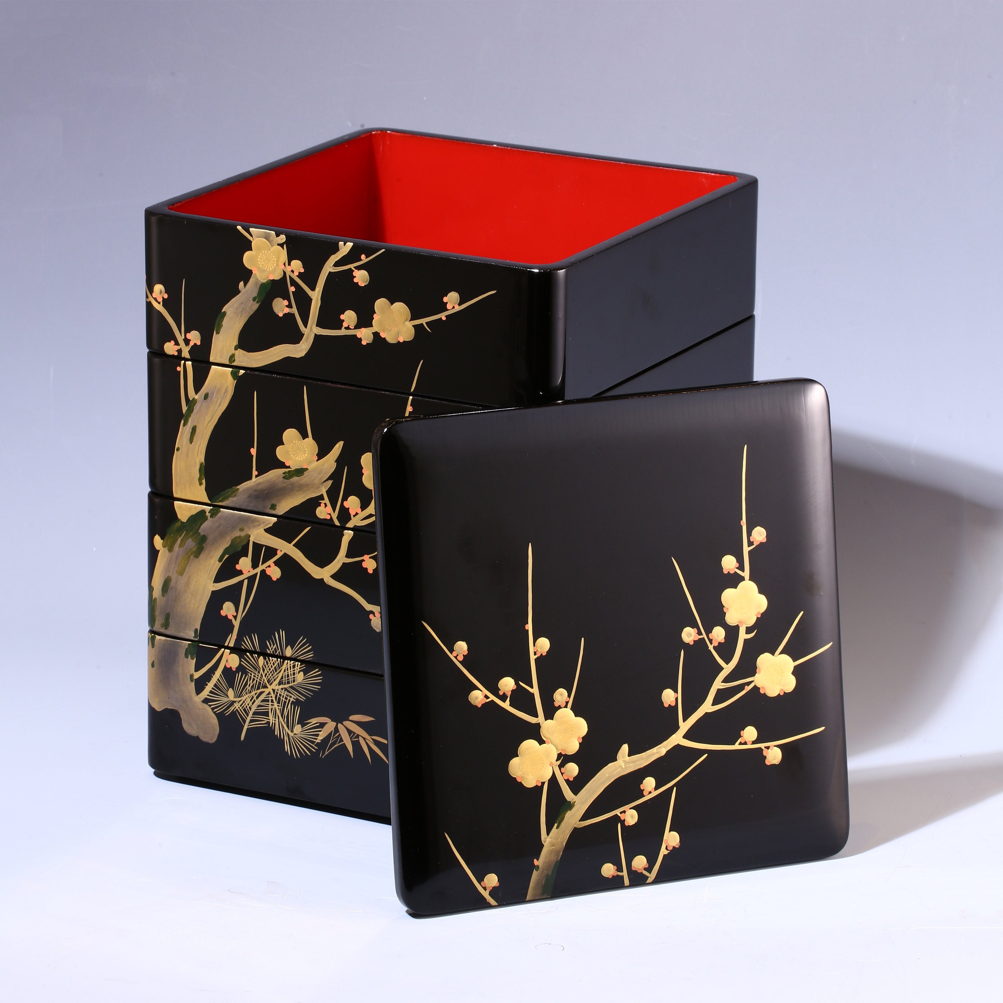 Japanese "Braving Snow and Frost" Lacquerware Box