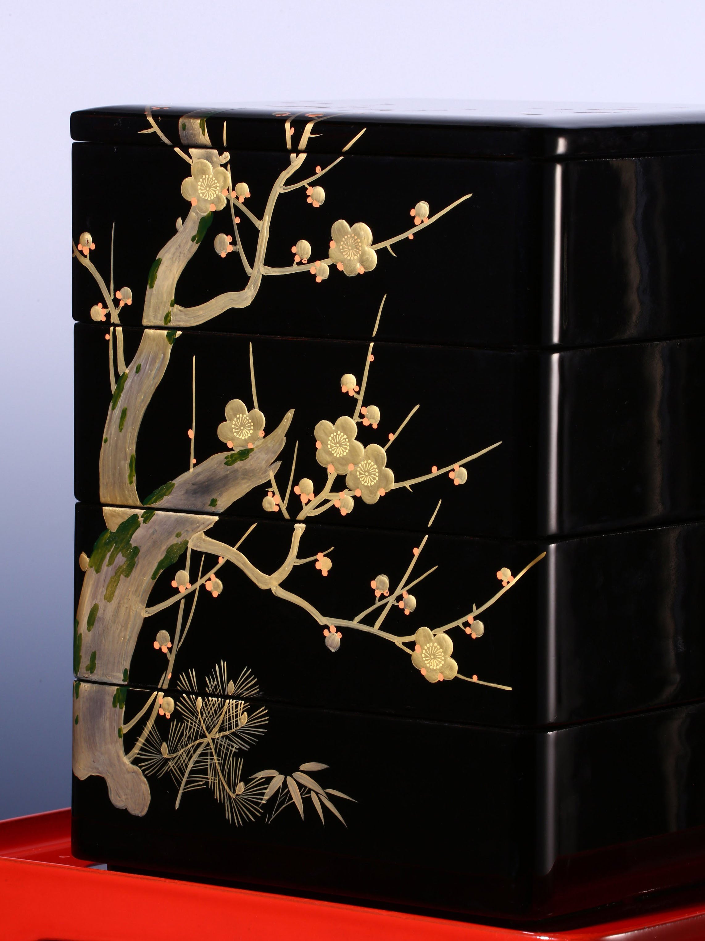 Japanese "Braving Snow and Frost" Lacquerware Box