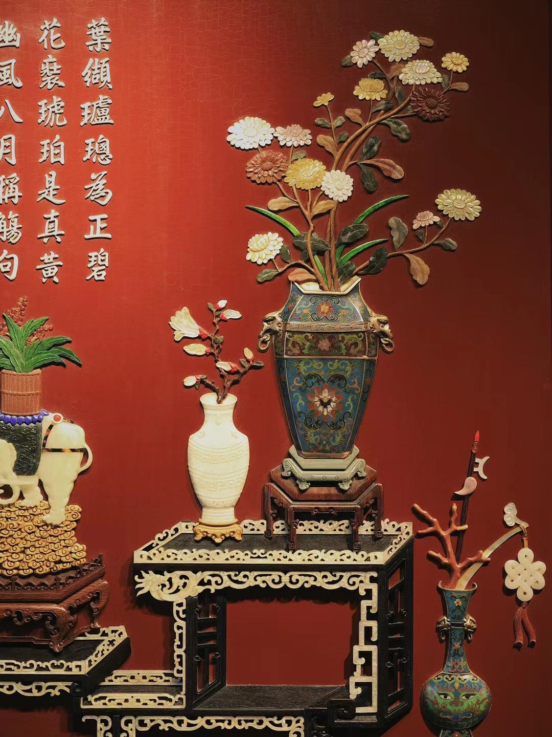 Inlaid hanging screen