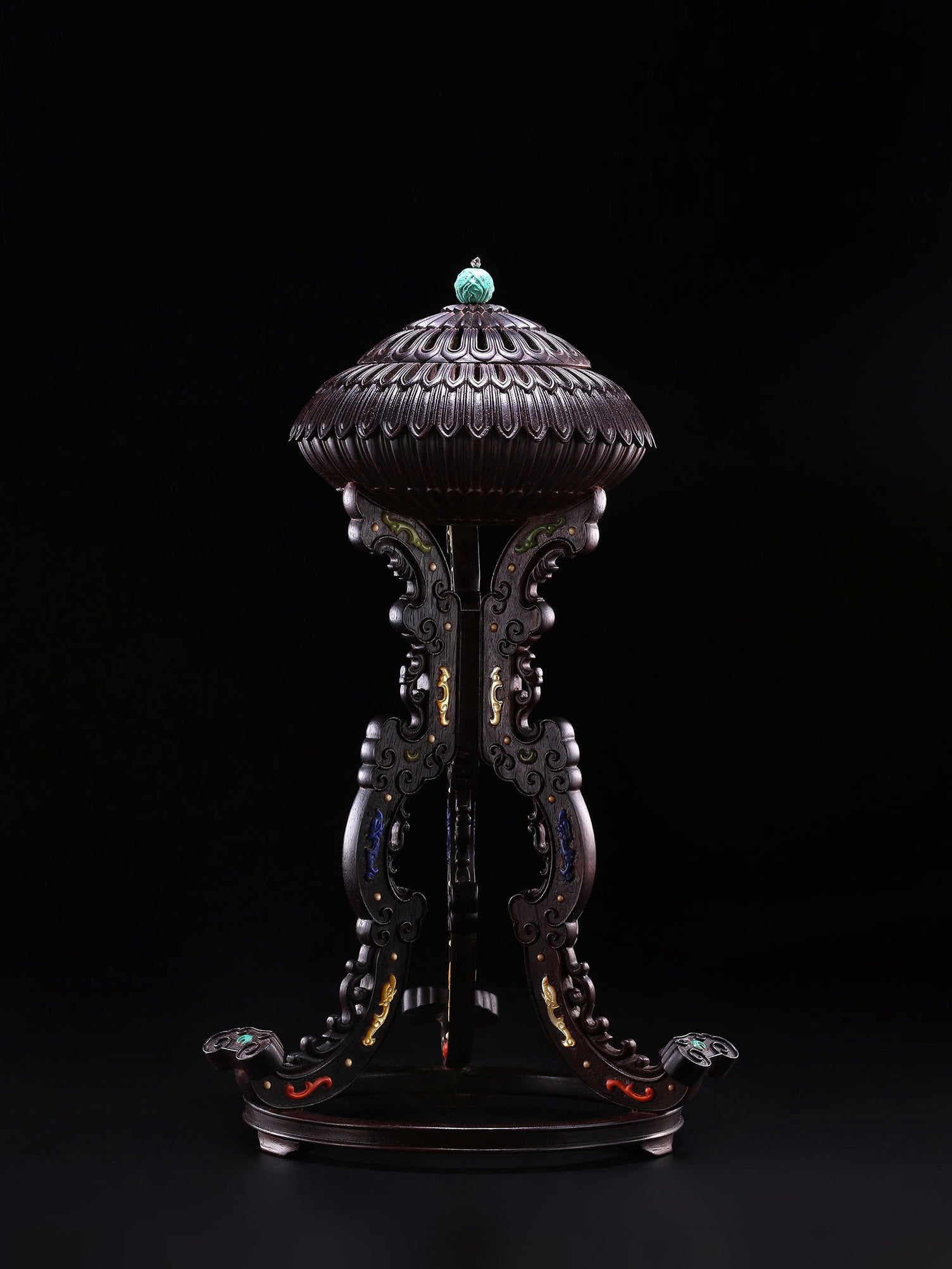 Small-leaf sandalwood incense burner inlaid with kui-phoenix patterns and chrysanthemum petal design