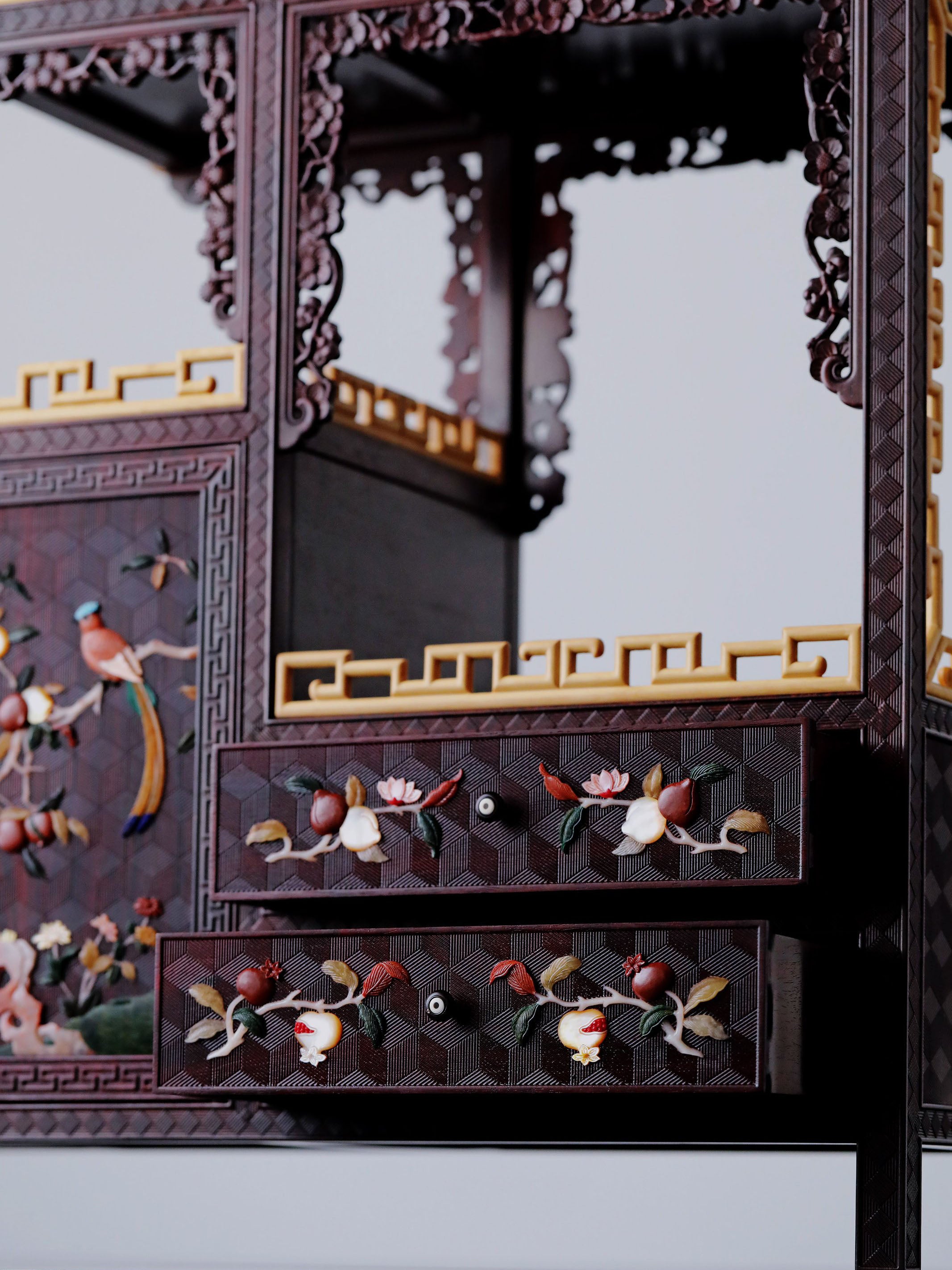 Small-leaf sandalwood inlaid table with antique display shelf