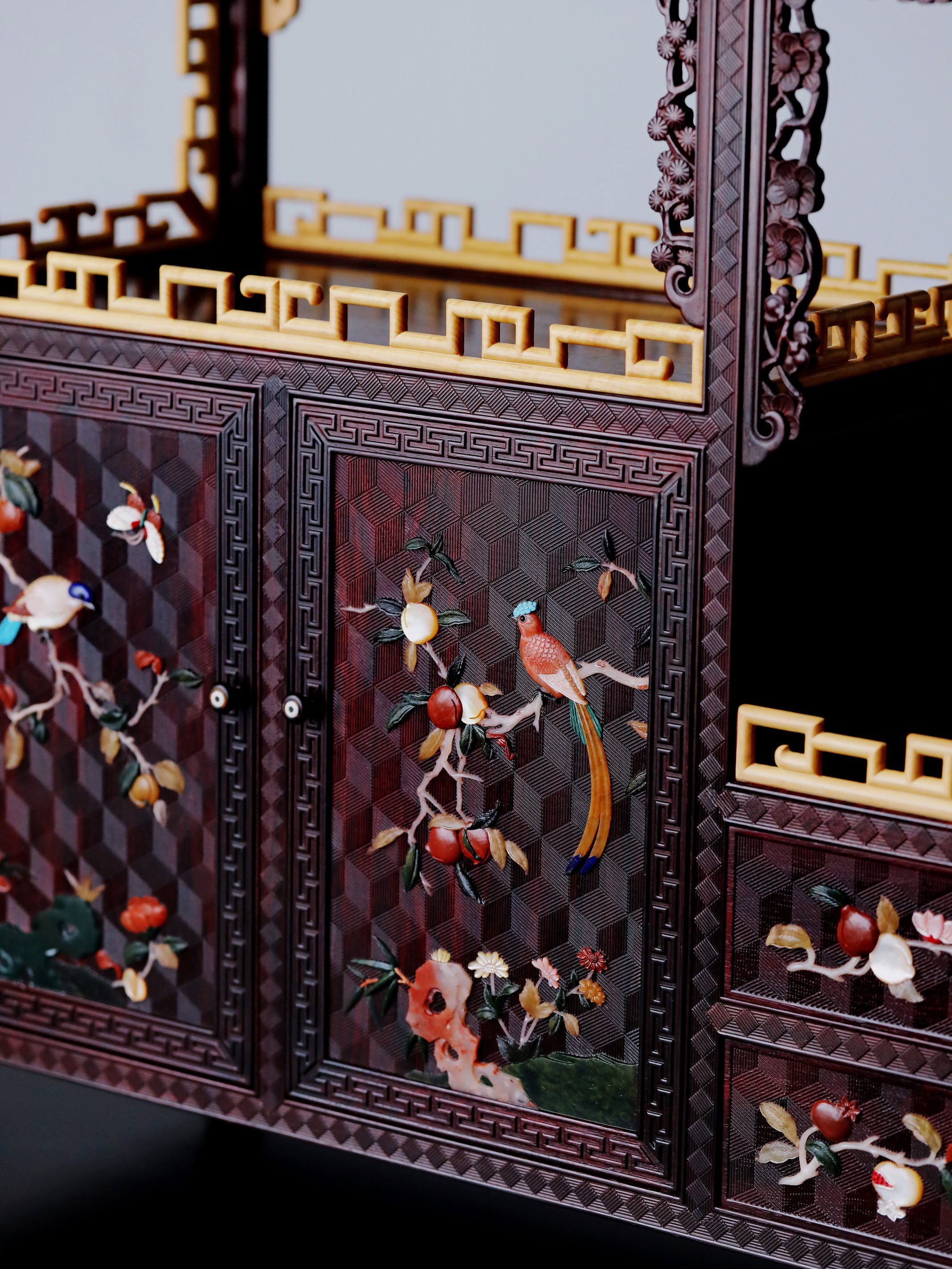 Small-leaf sandalwood inlaid table with antique display shelf