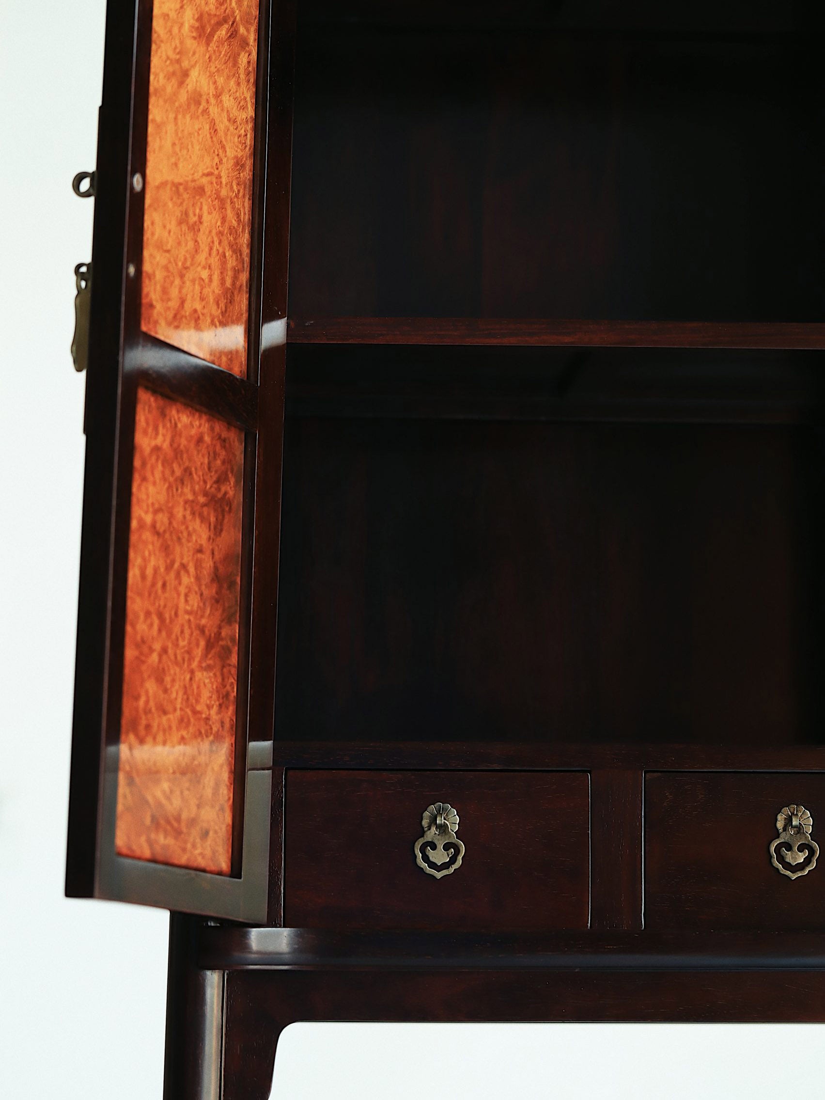 Rosewood inlaid with burl wood and other precious materials, rounded corner sideboard for tea.