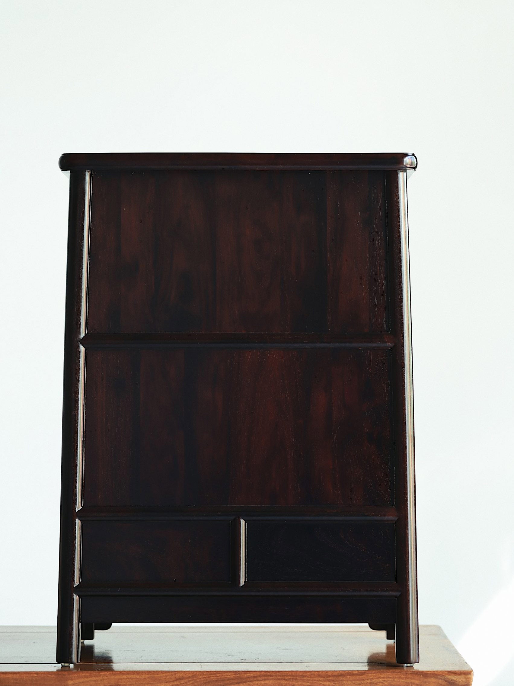 Rosewood inlaid with burl wood and other precious materials, rounded corner sideboard for tea.