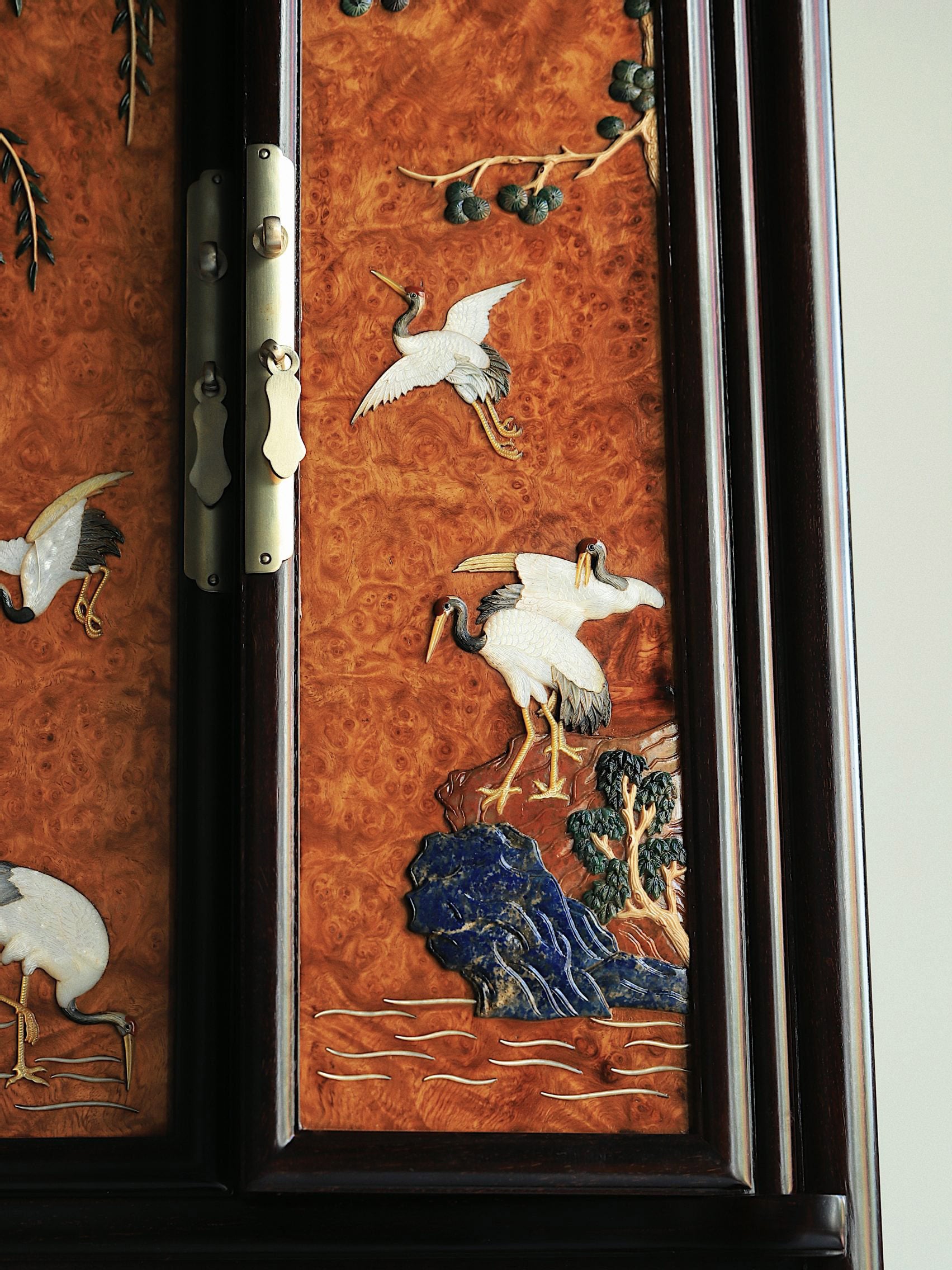 Rosewood inlaid with burl wood and other precious materials, rounded corner sideboard for tea.