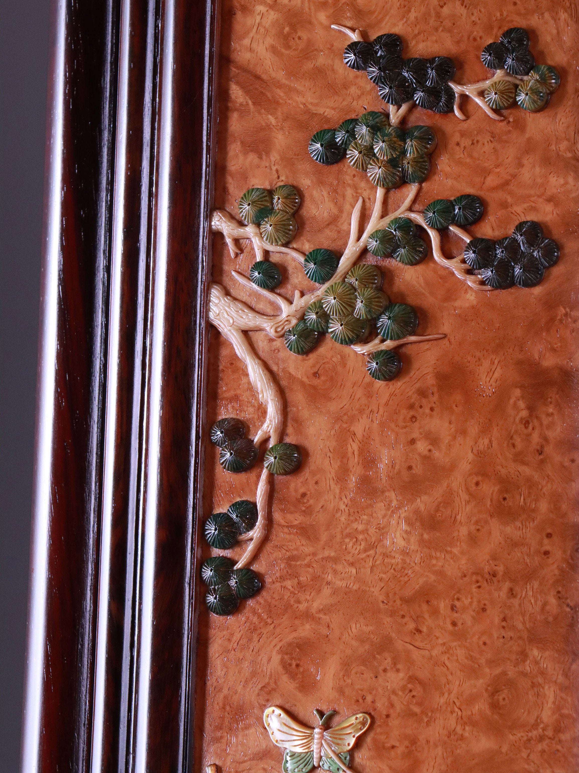 Rosewood inlaid with burl wood and other precious materials, rounded corner sideboard for tea.