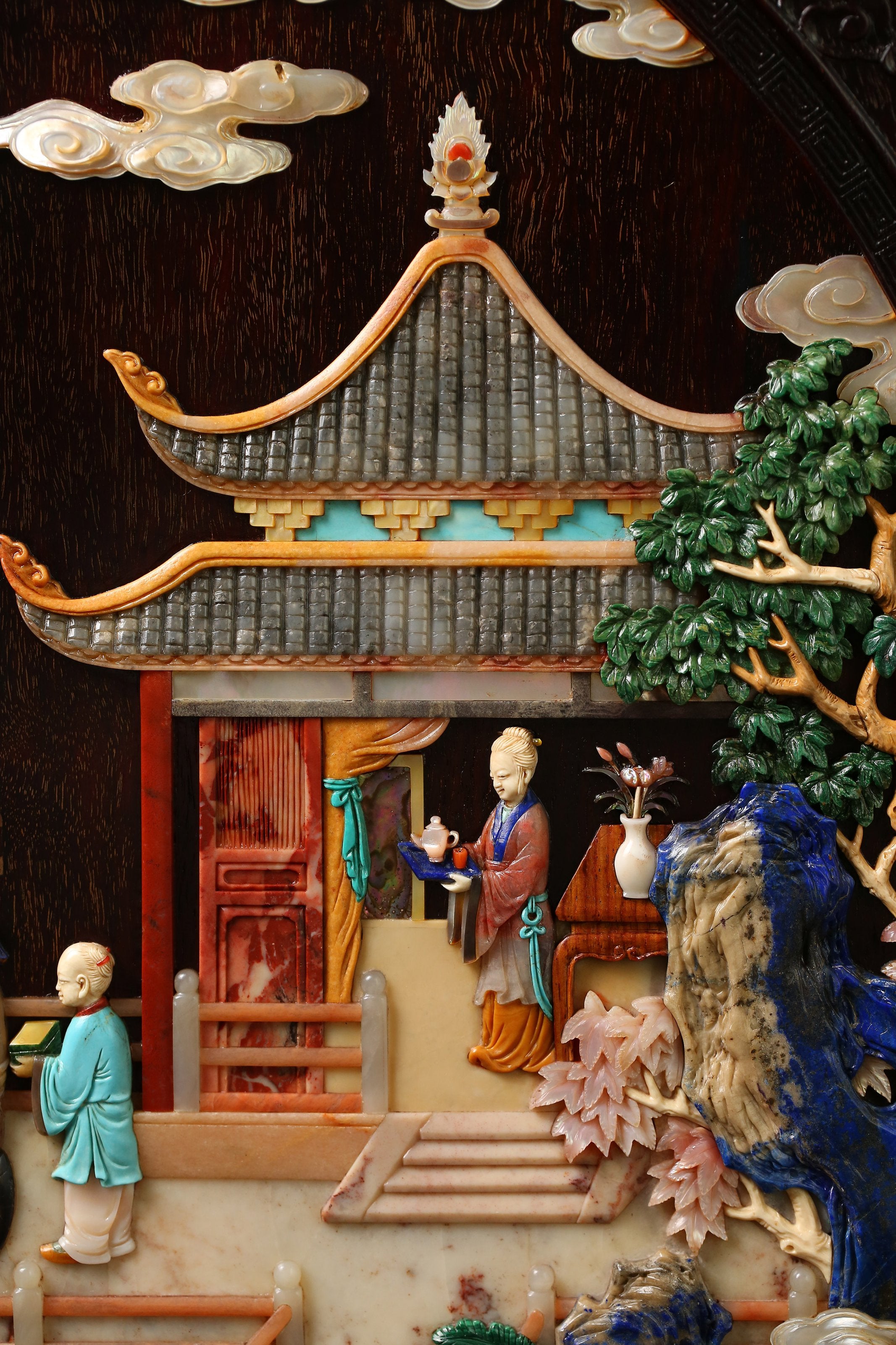 A Zitan Screen Inlaid with Treasures and Featuring a High-Ranking Official