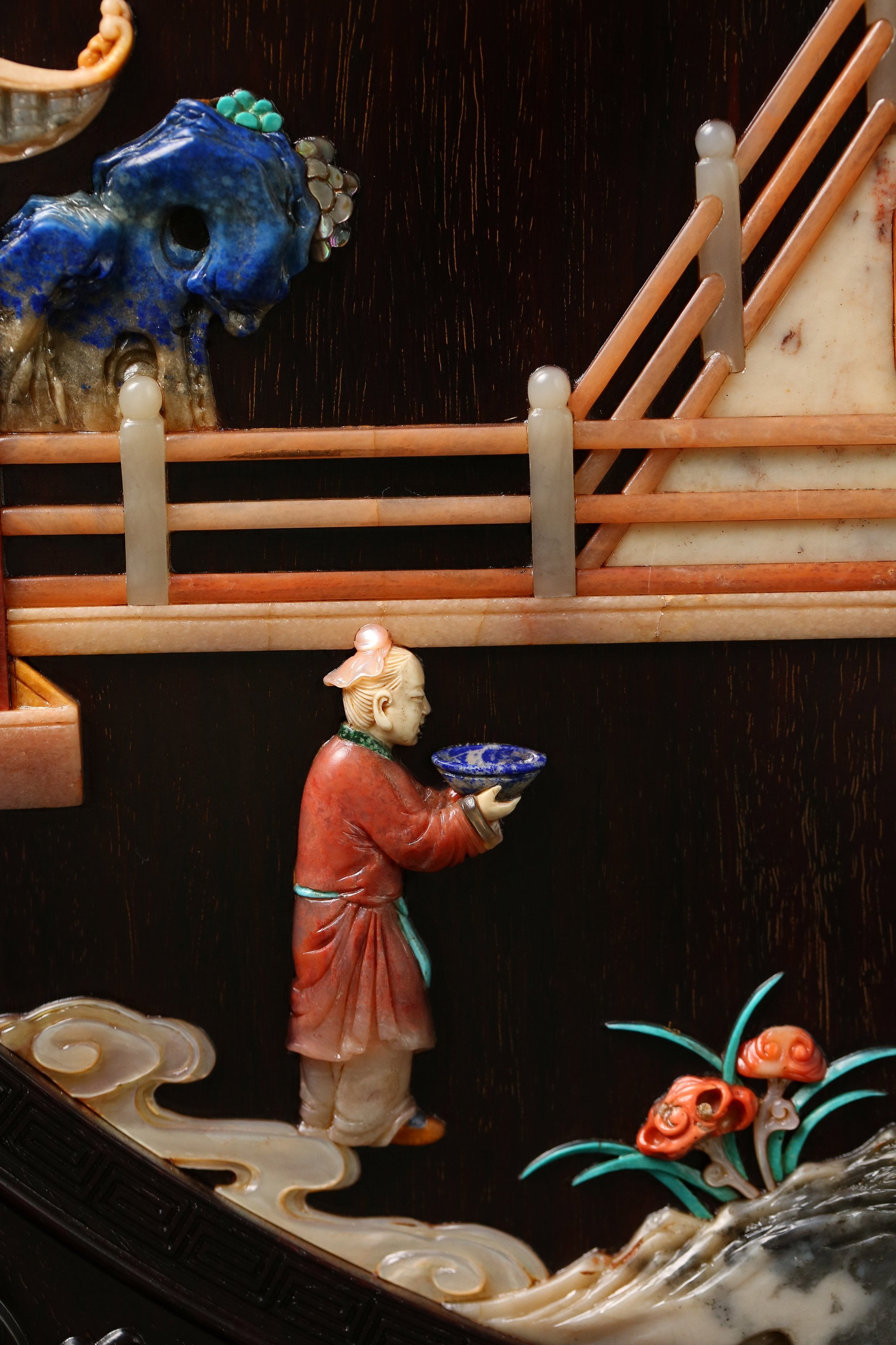 A Zitan Screen Inlaid with Treasures and Featuring a High-Ranking Official