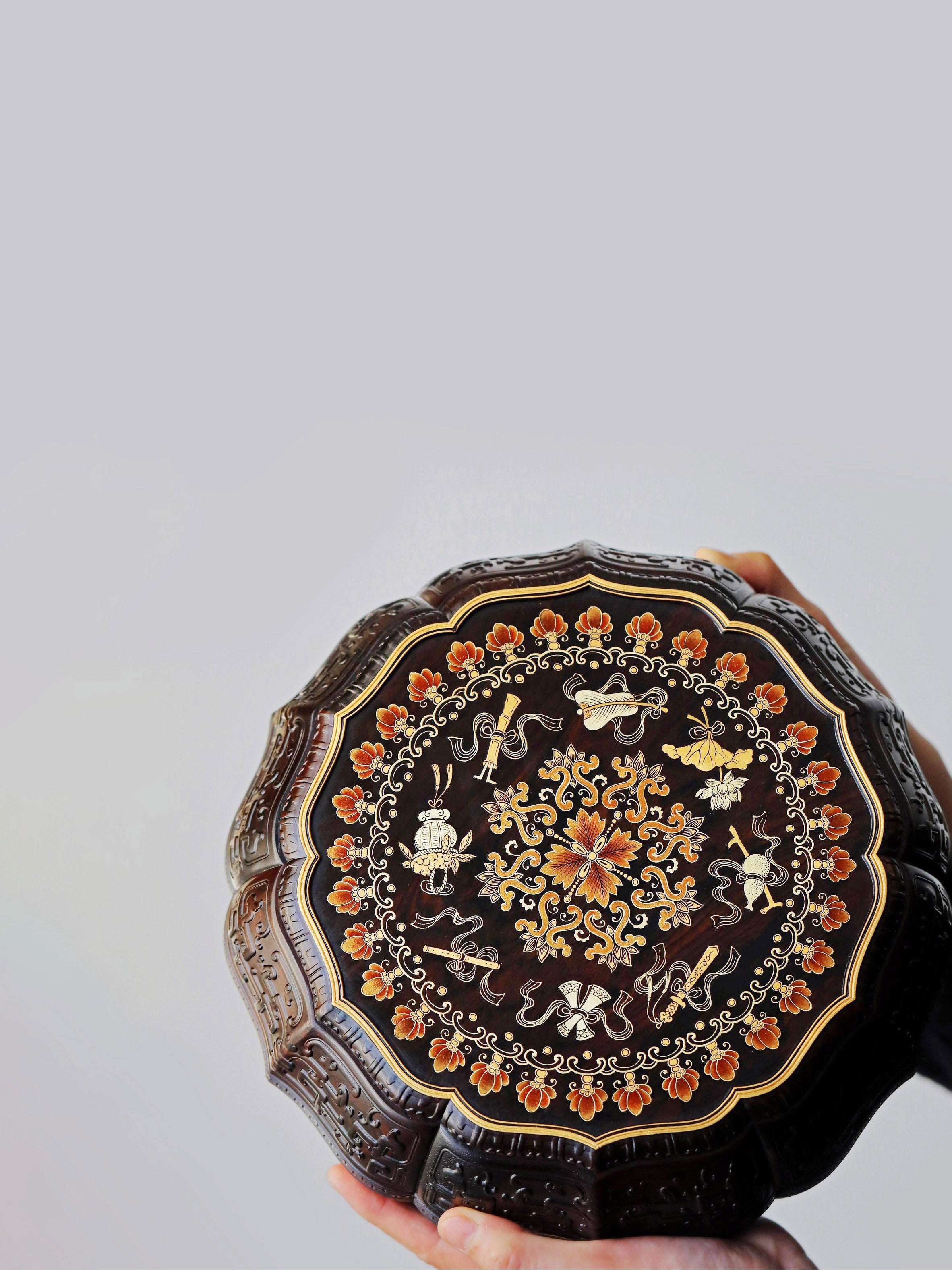 Purple sandalwood twelve-cornered fruit box with gilded Eight Immortals design and sunflower-shaped opening.