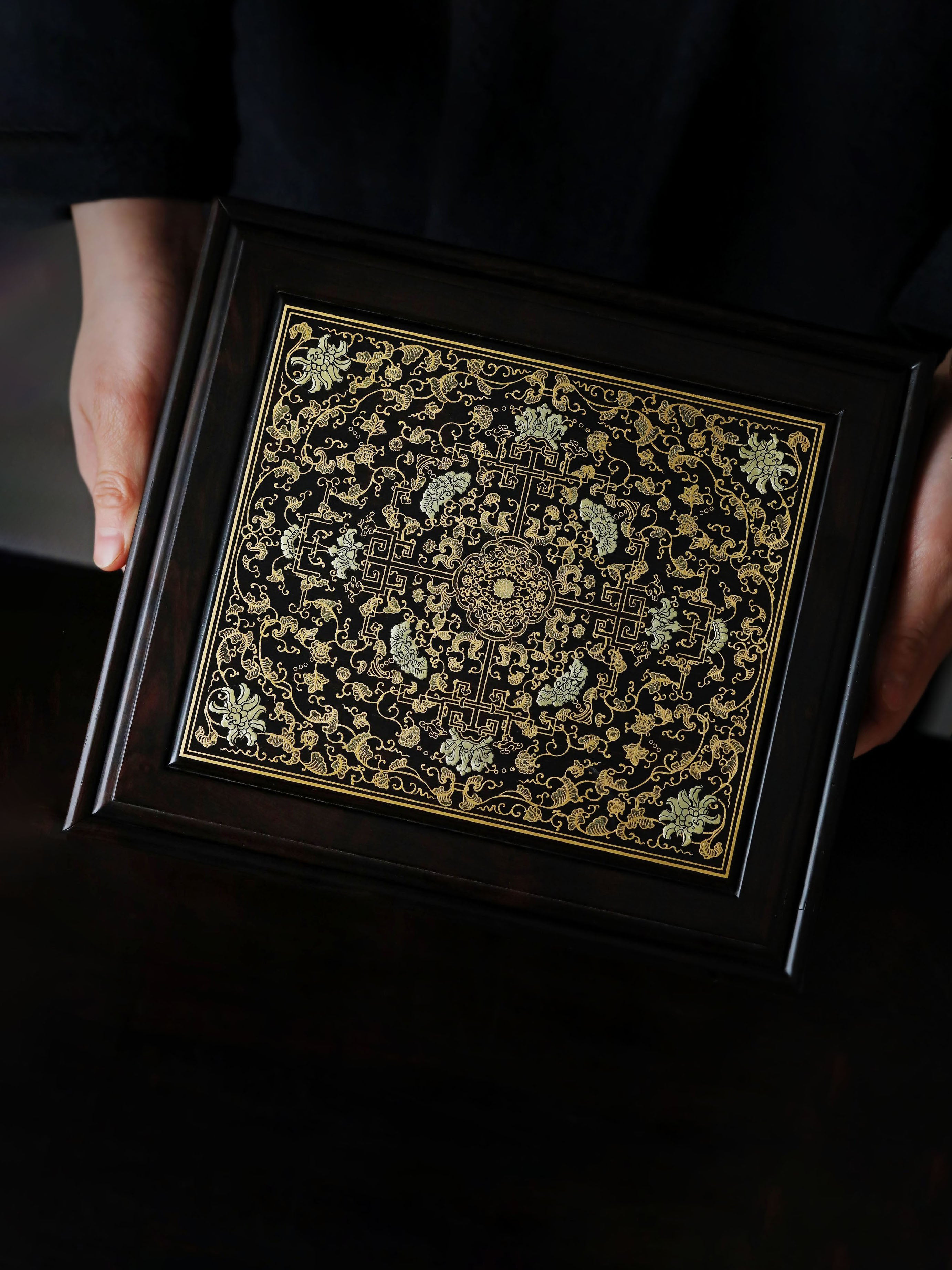 Purple sandalwood auspicious eight treasures/treasure flower gold-painted pull-out tea box