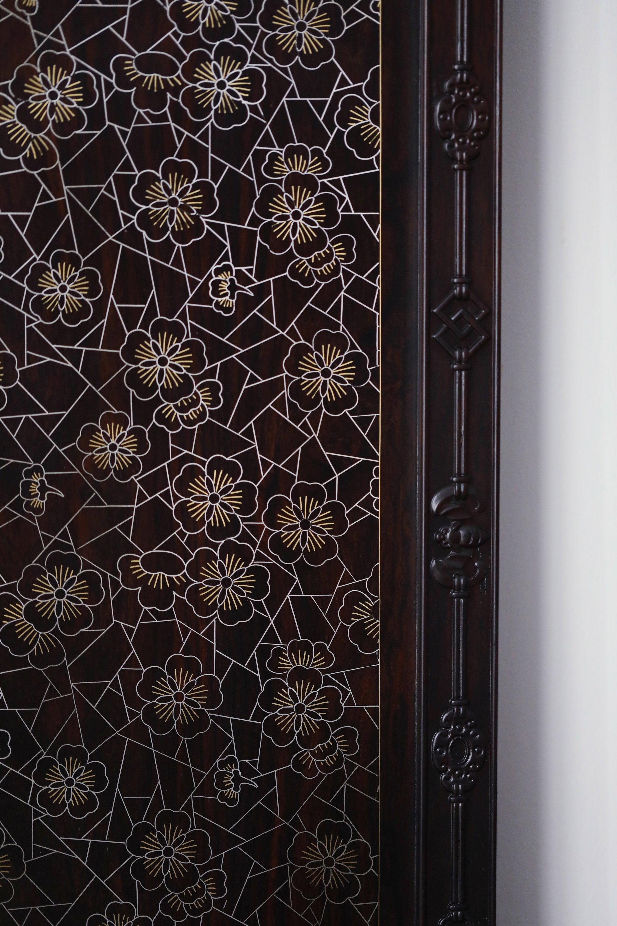 Purple sandalwood inlaid silver ice crackle plum blossom pattern hanging screen