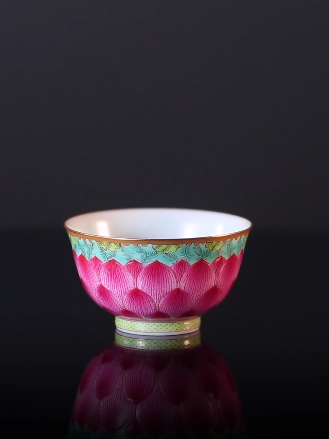 Dayazhai Jade Lotus Pattern Famille Rose Covered Bowl and Tea Cup