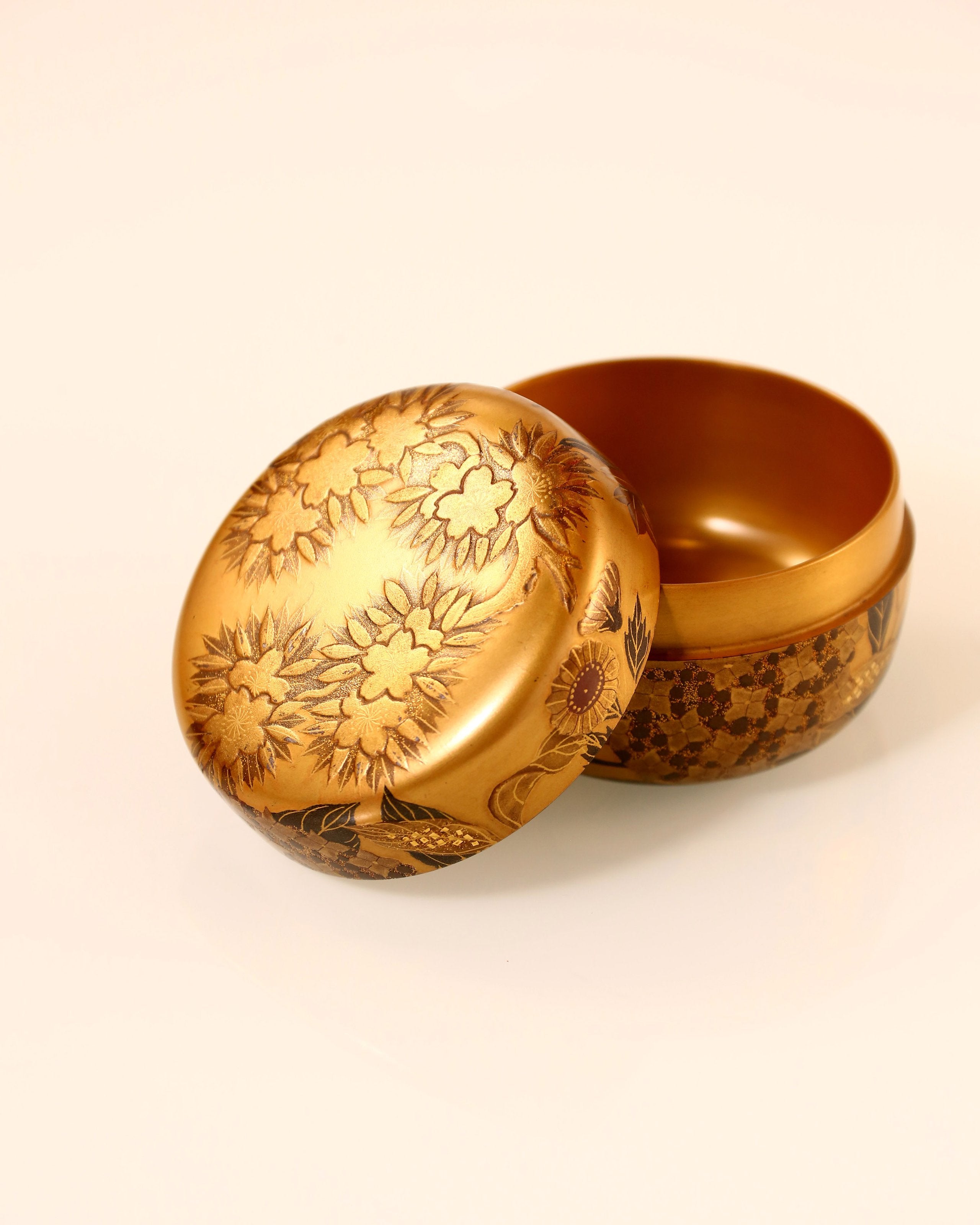 Floral pattern gold-painted gold ground tea date