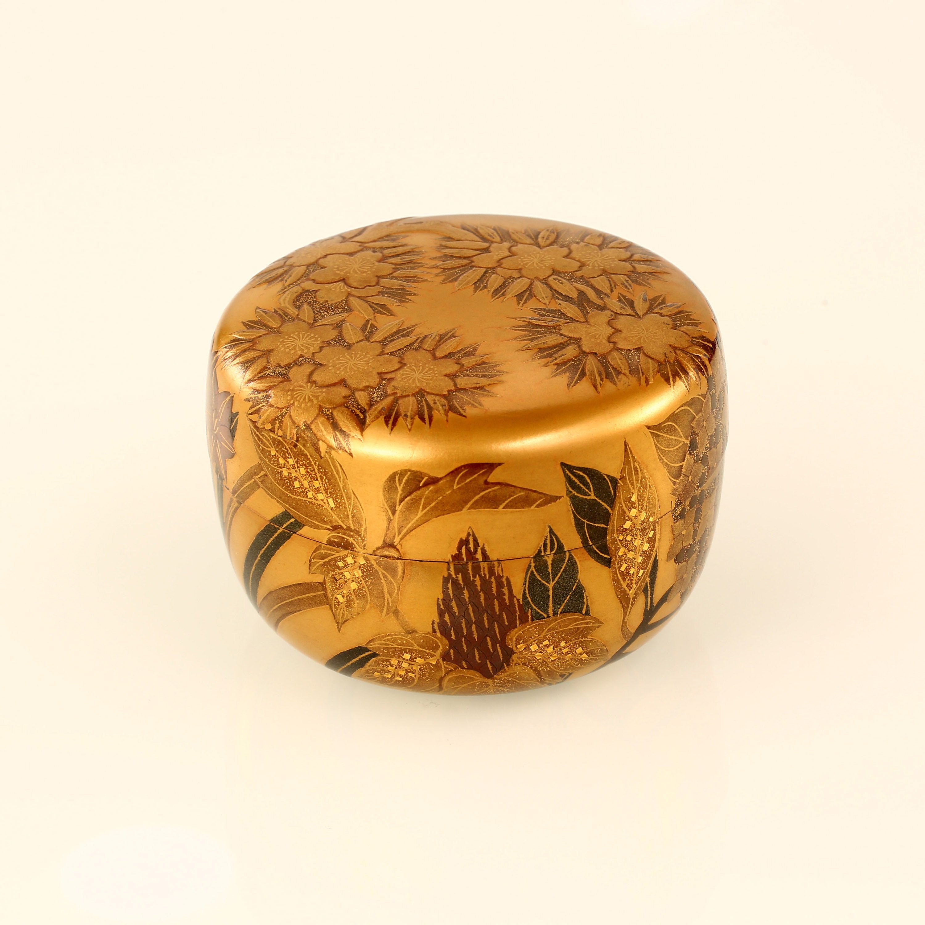 Floral pattern gold-painted gold ground tea date
