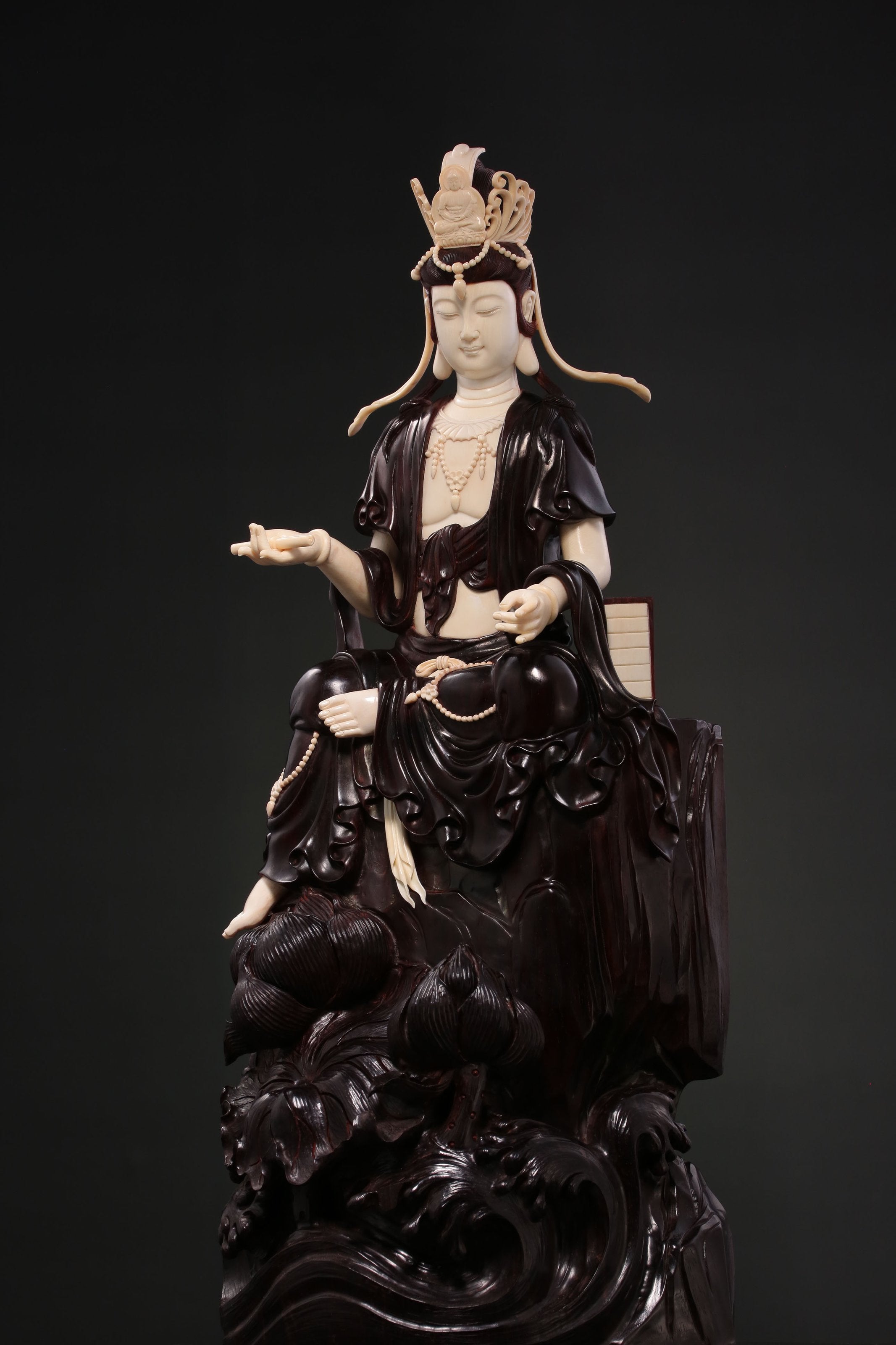 Bodhisattva who upholds the scriptures