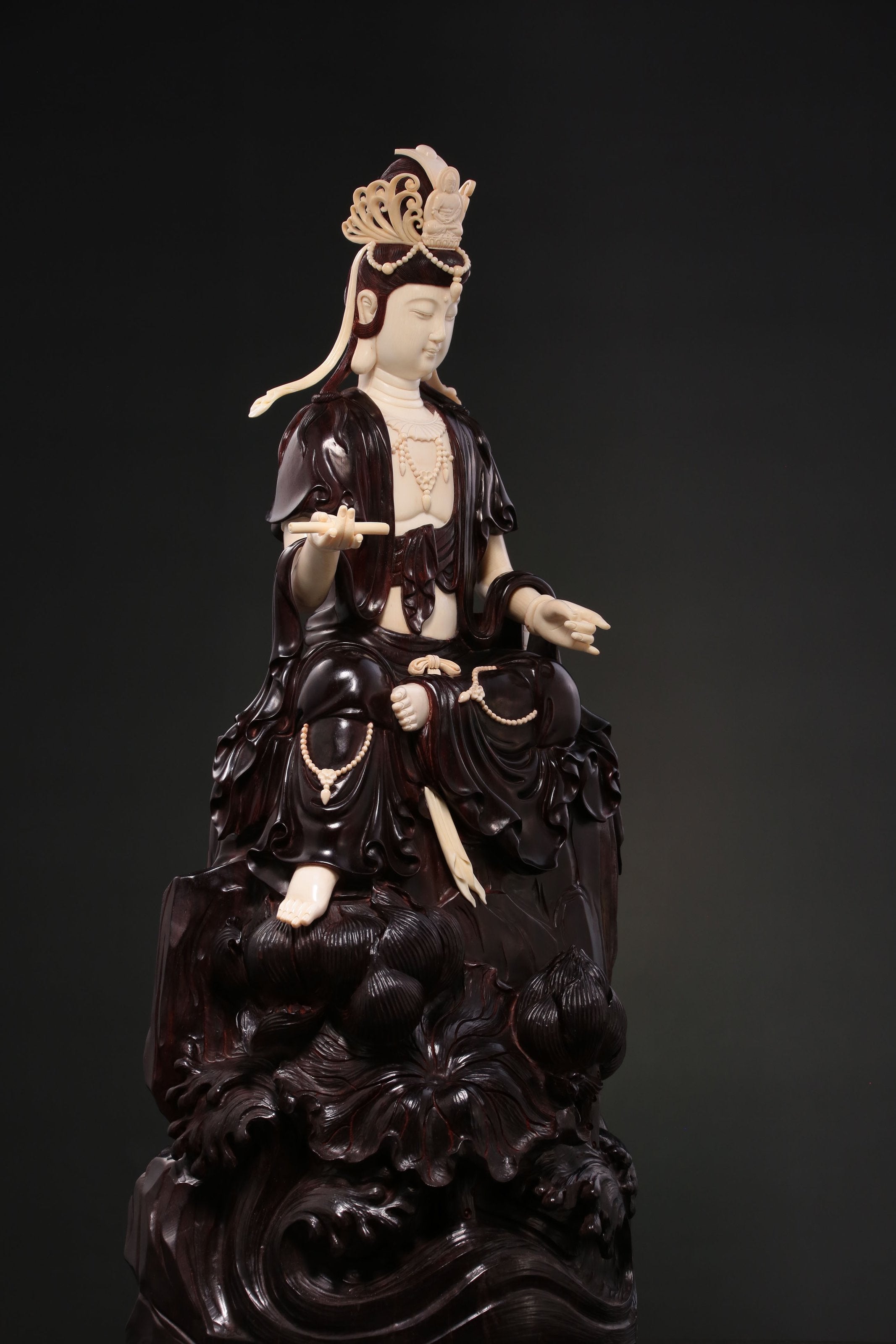 Bodhisattva who upholds the scriptures