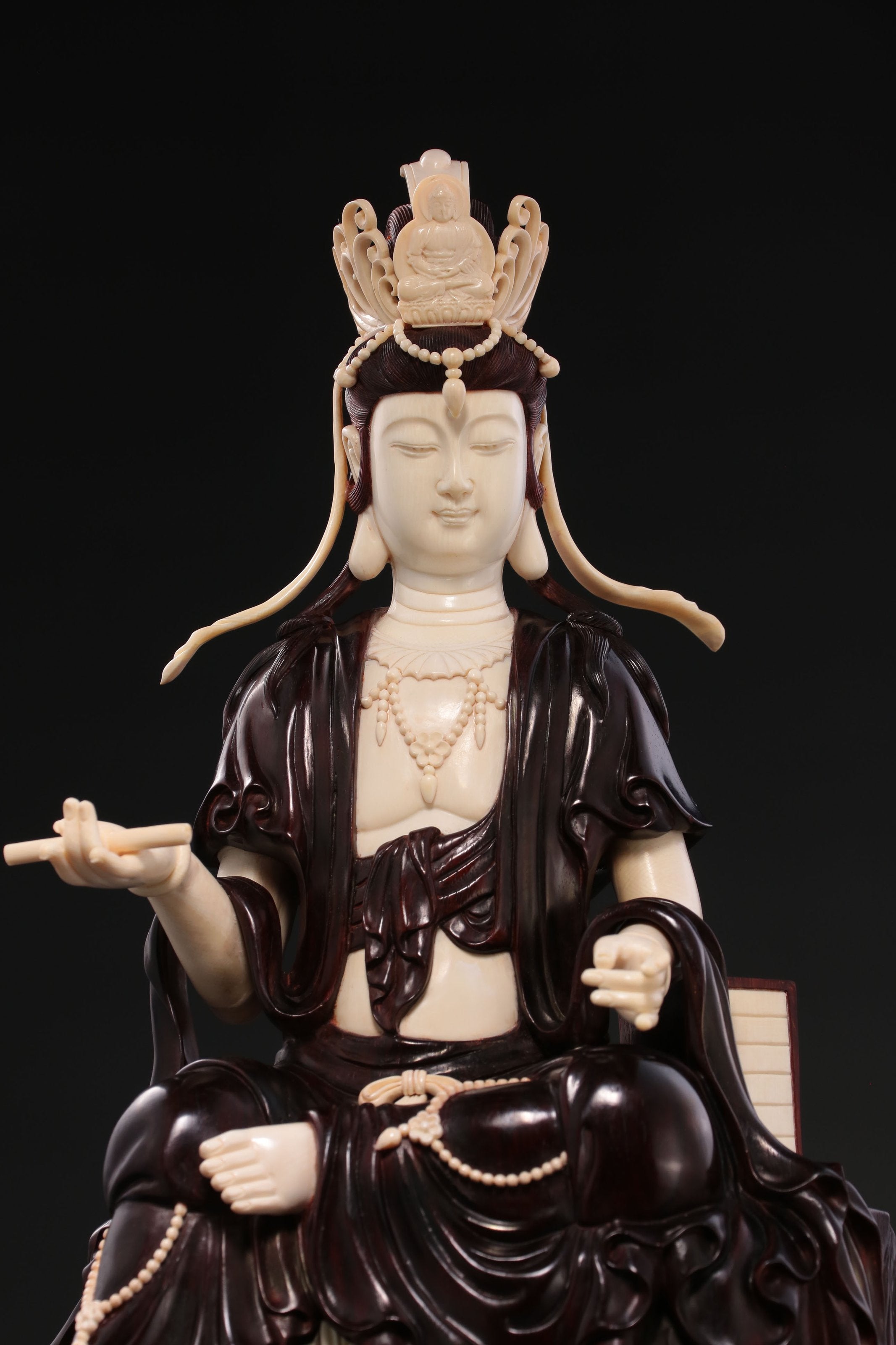Bodhisattva who upholds the scriptures