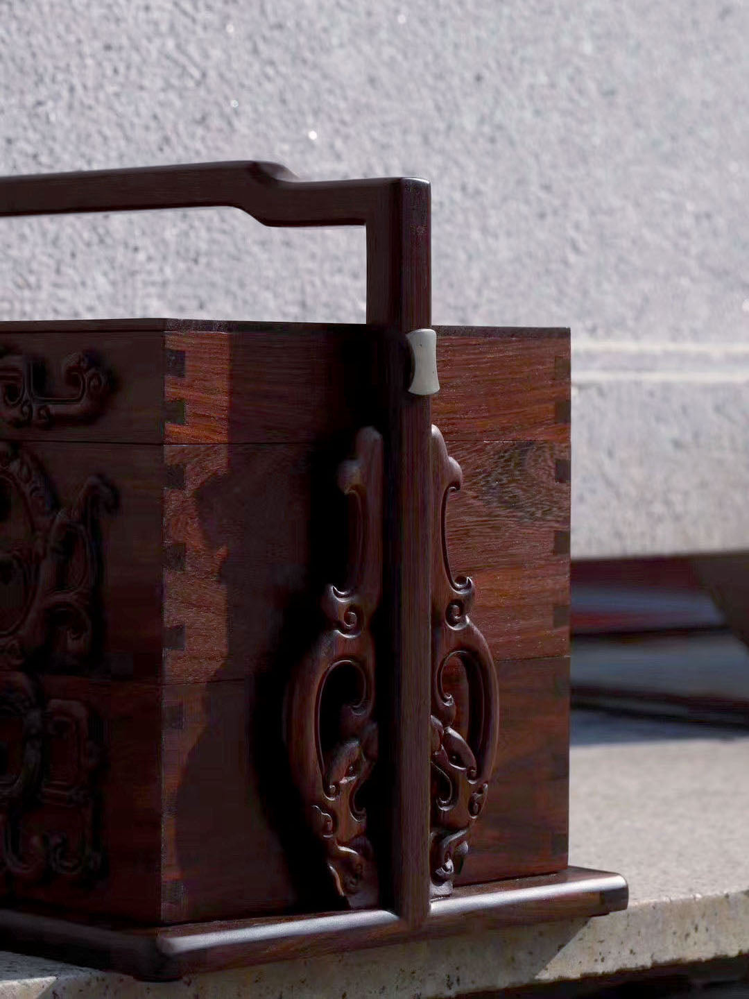 Double-layered carrying box made of rosewood/white rosewood with dragons holding longevity symbols