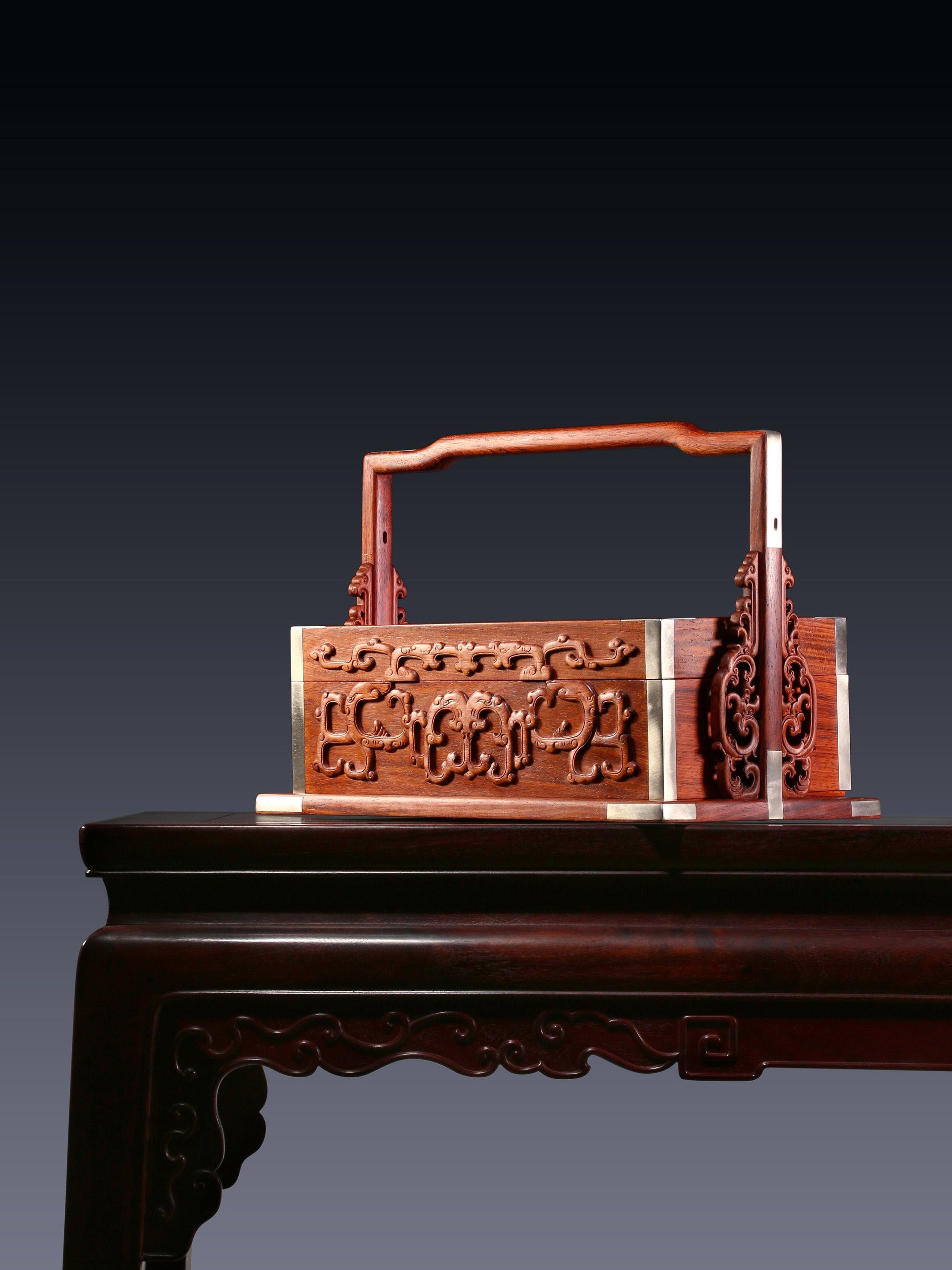 Double-layered carrying box made of rosewood/white rosewood with dragons holding longevity symbols