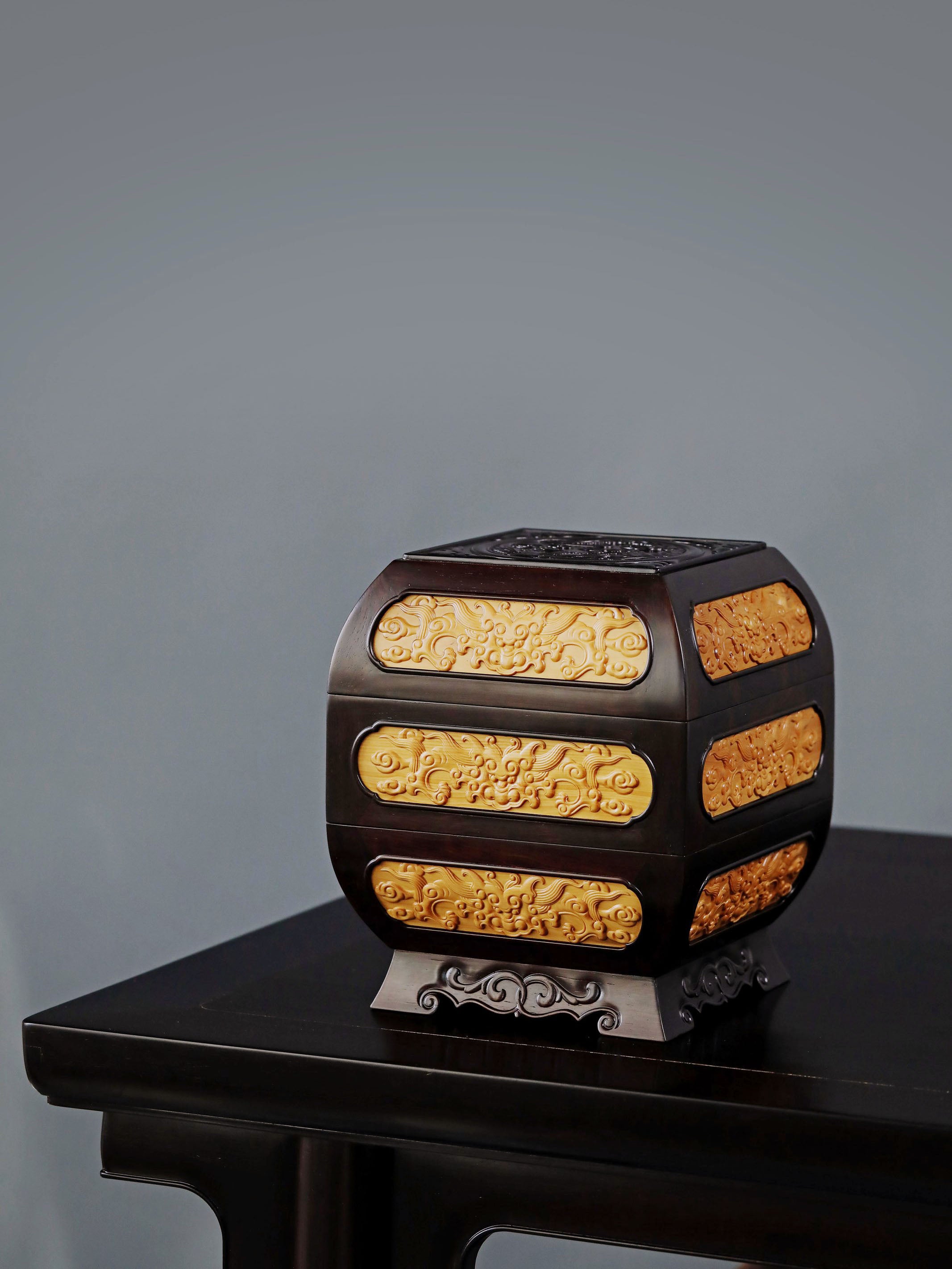 Purple sandalwood box inlaid with boxwood dragon and phoenix design