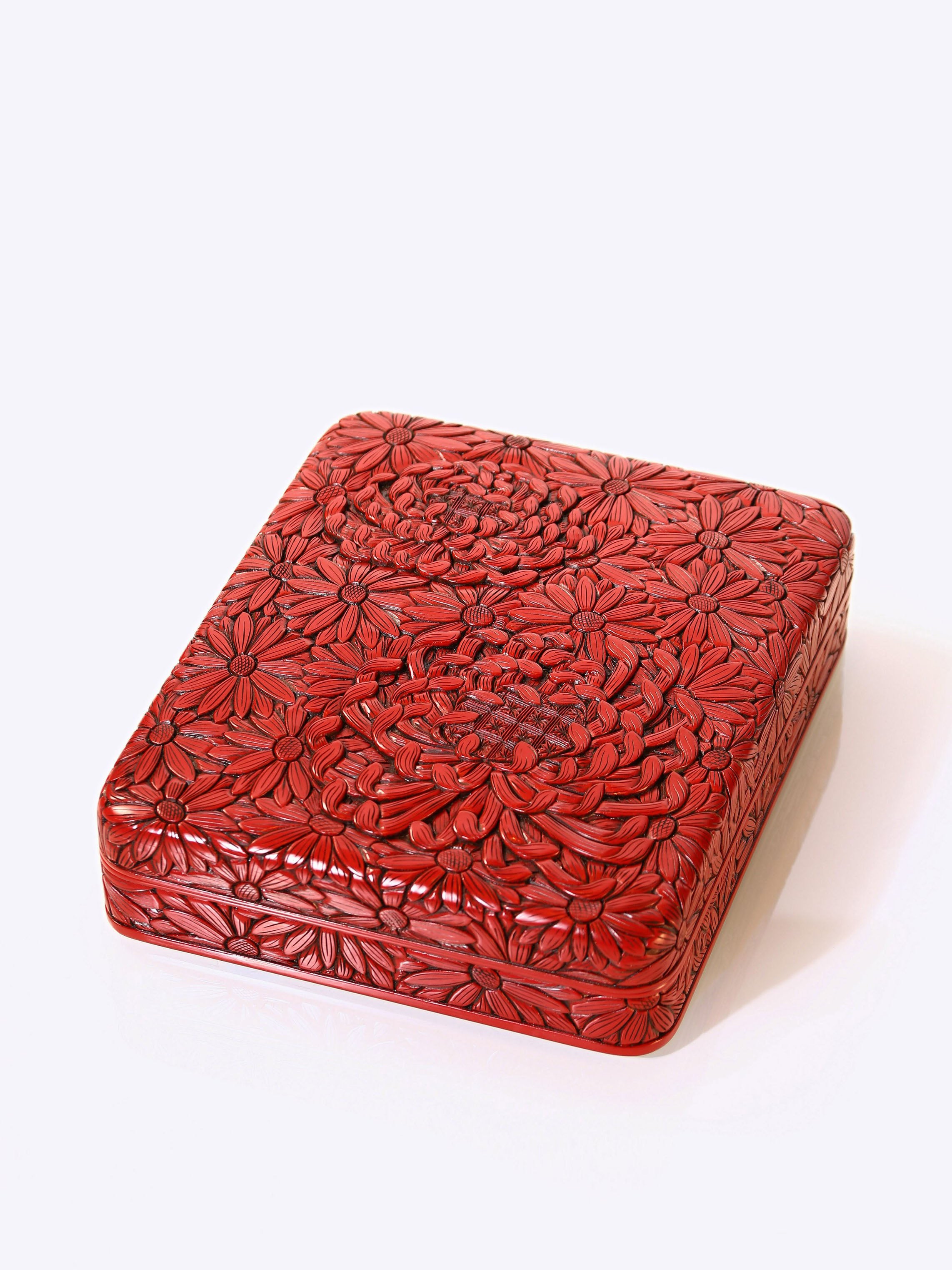 Japanese-style carved chrysanthemum box