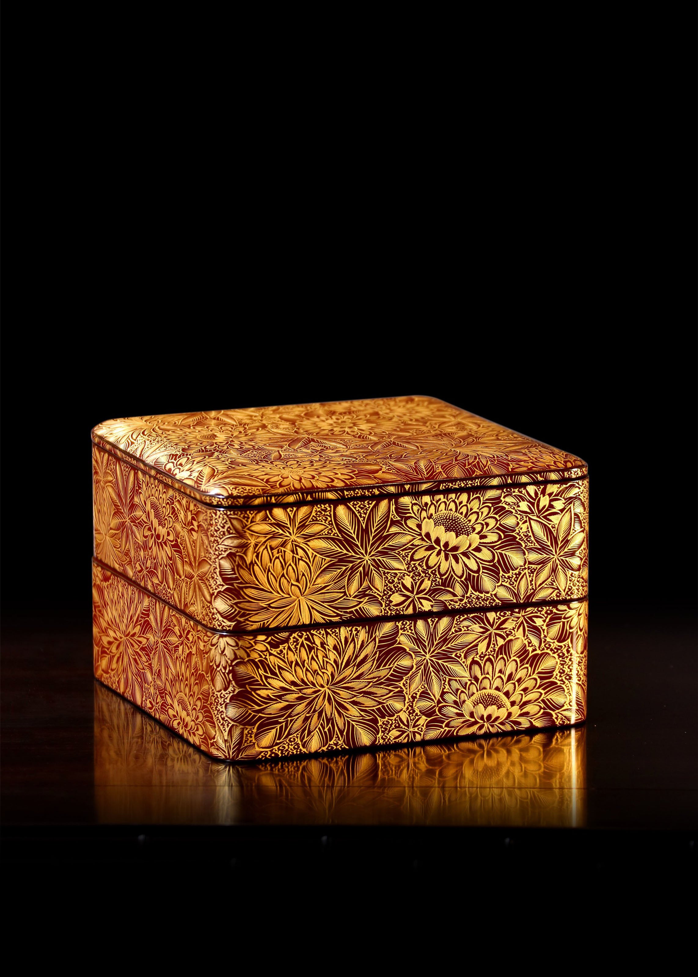 Japanese Wajima lacquerware double-layered tea box with chrysanthemum petal pattern