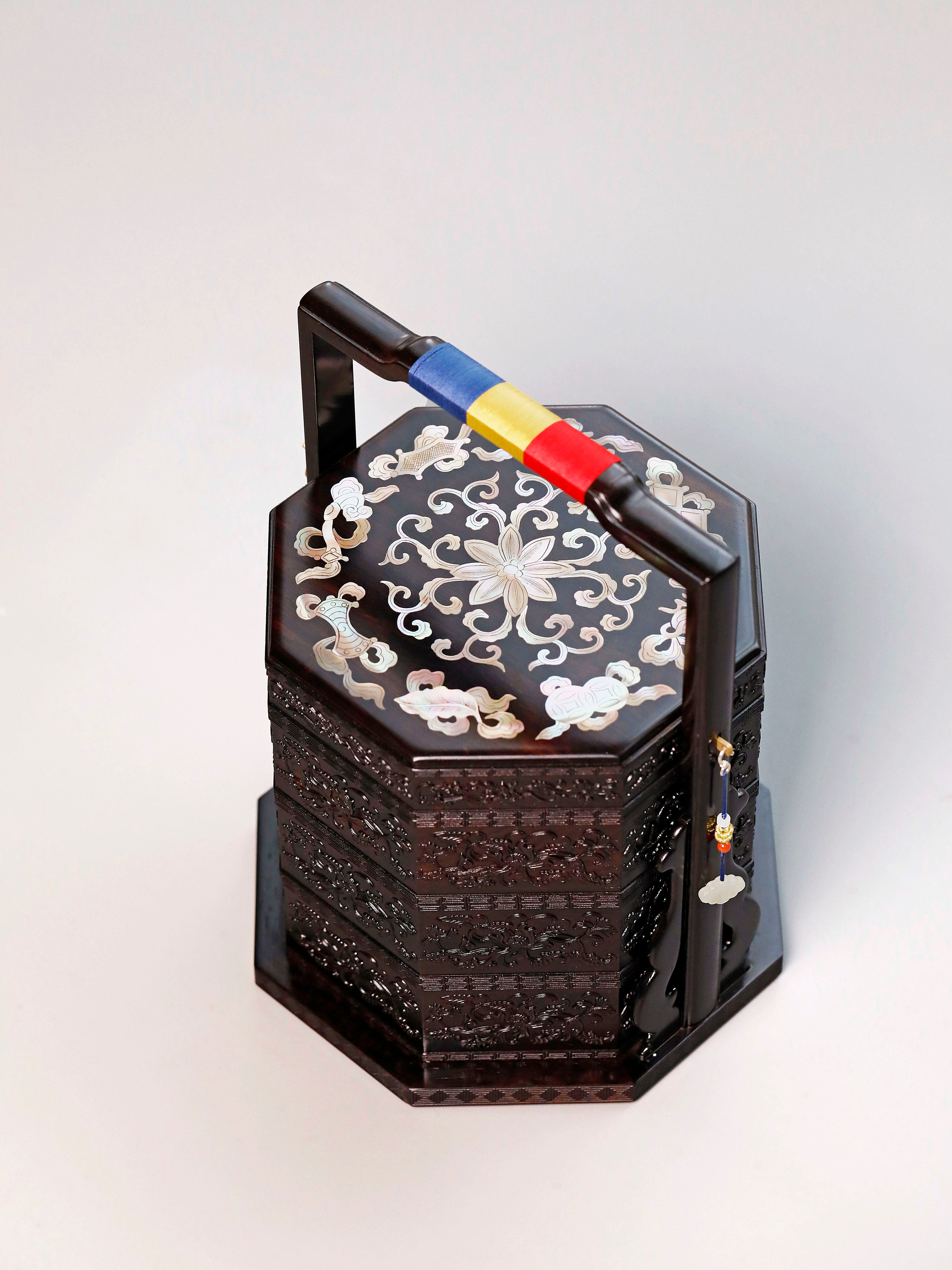 Purple sandalwood inlaid mother-of-pearl octagonal box with eight treasures