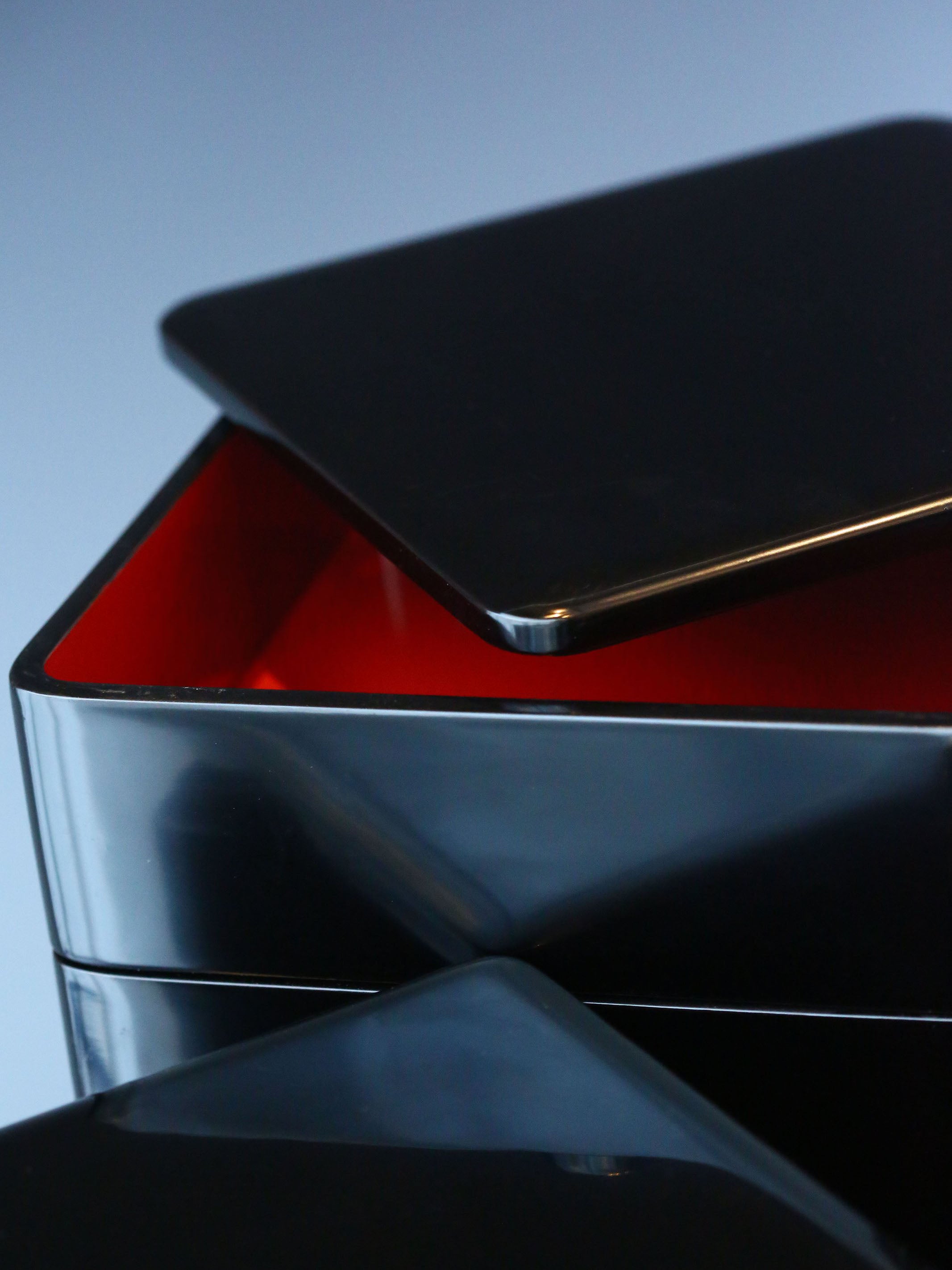 Lacquer tea box with stand