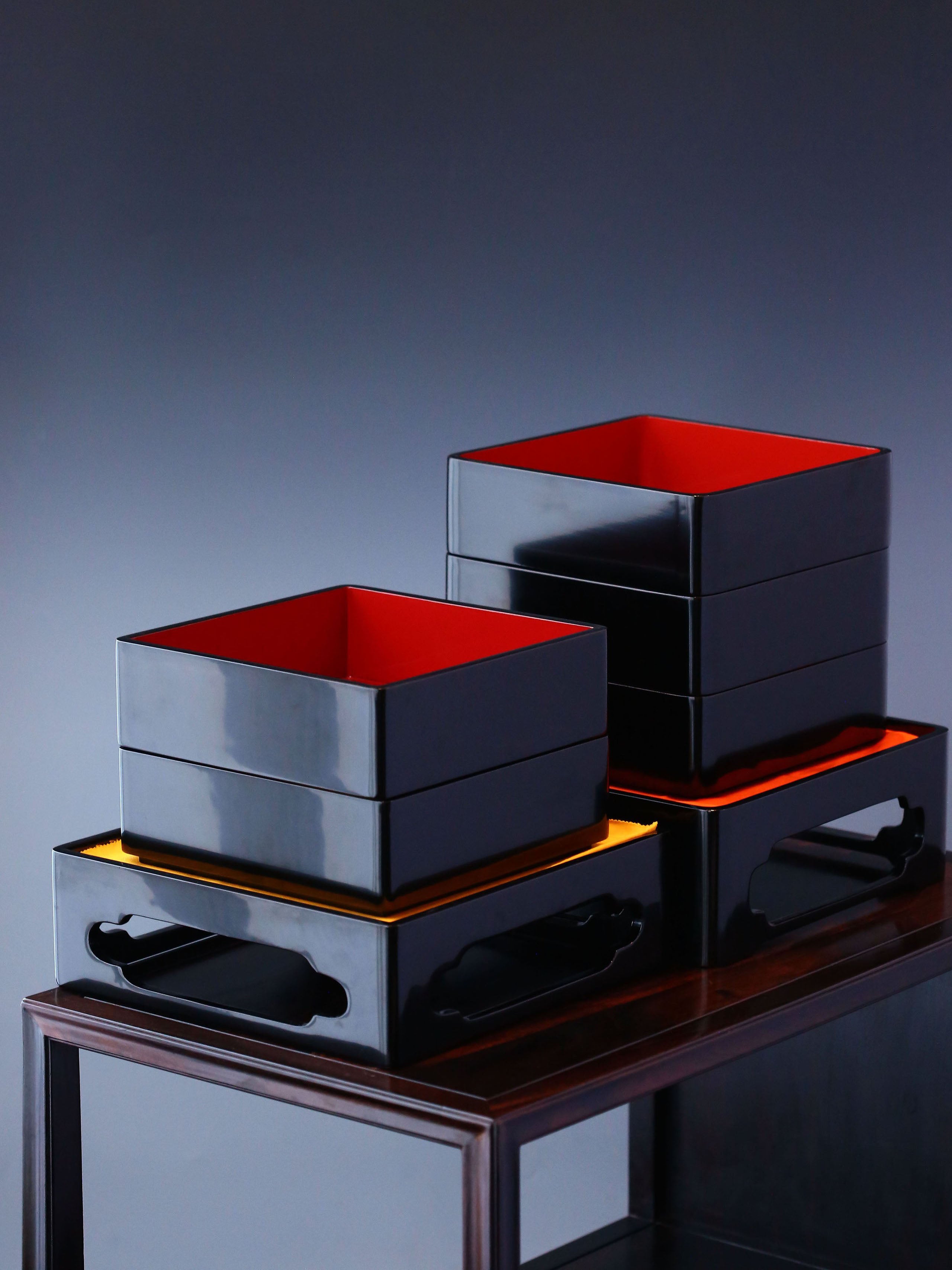 Lacquer tea box with stand