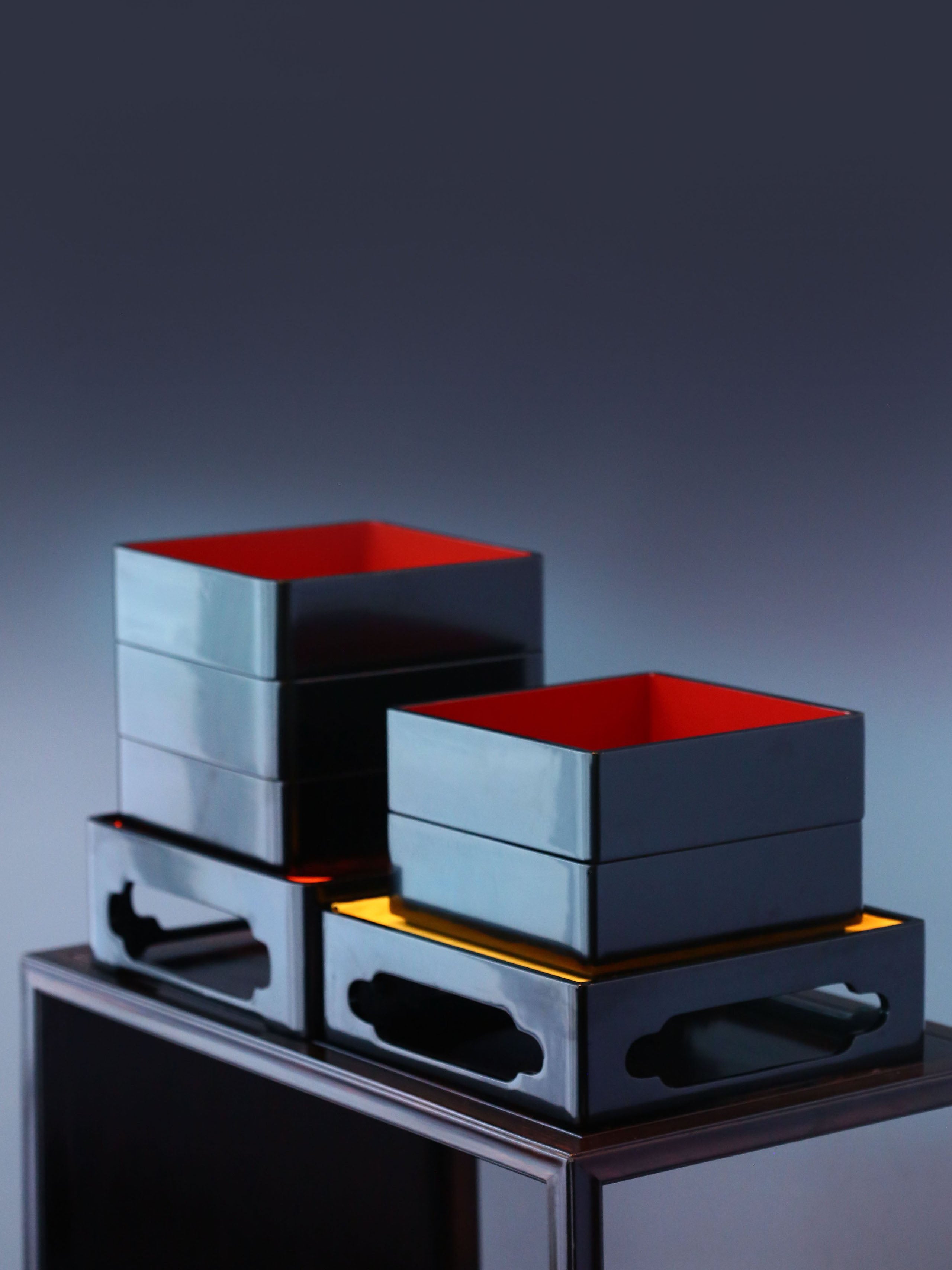 Lacquer tea box with stand