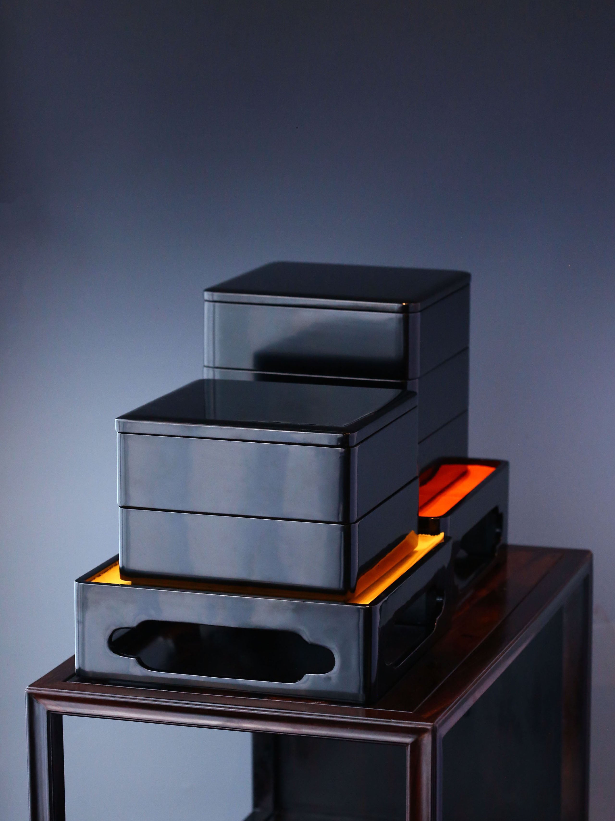 Lacquer tea box with stand