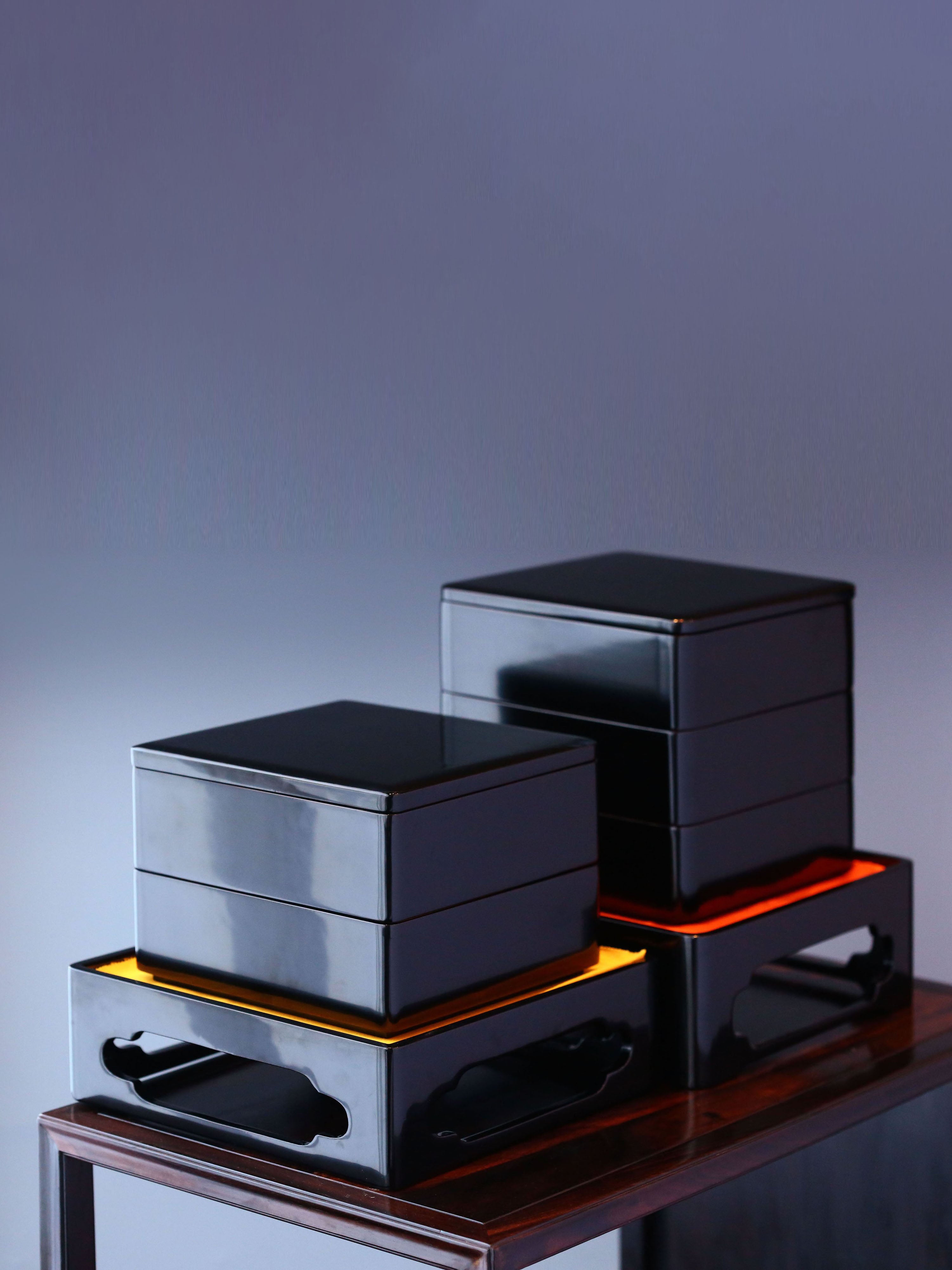 Lacquer tea box with stand