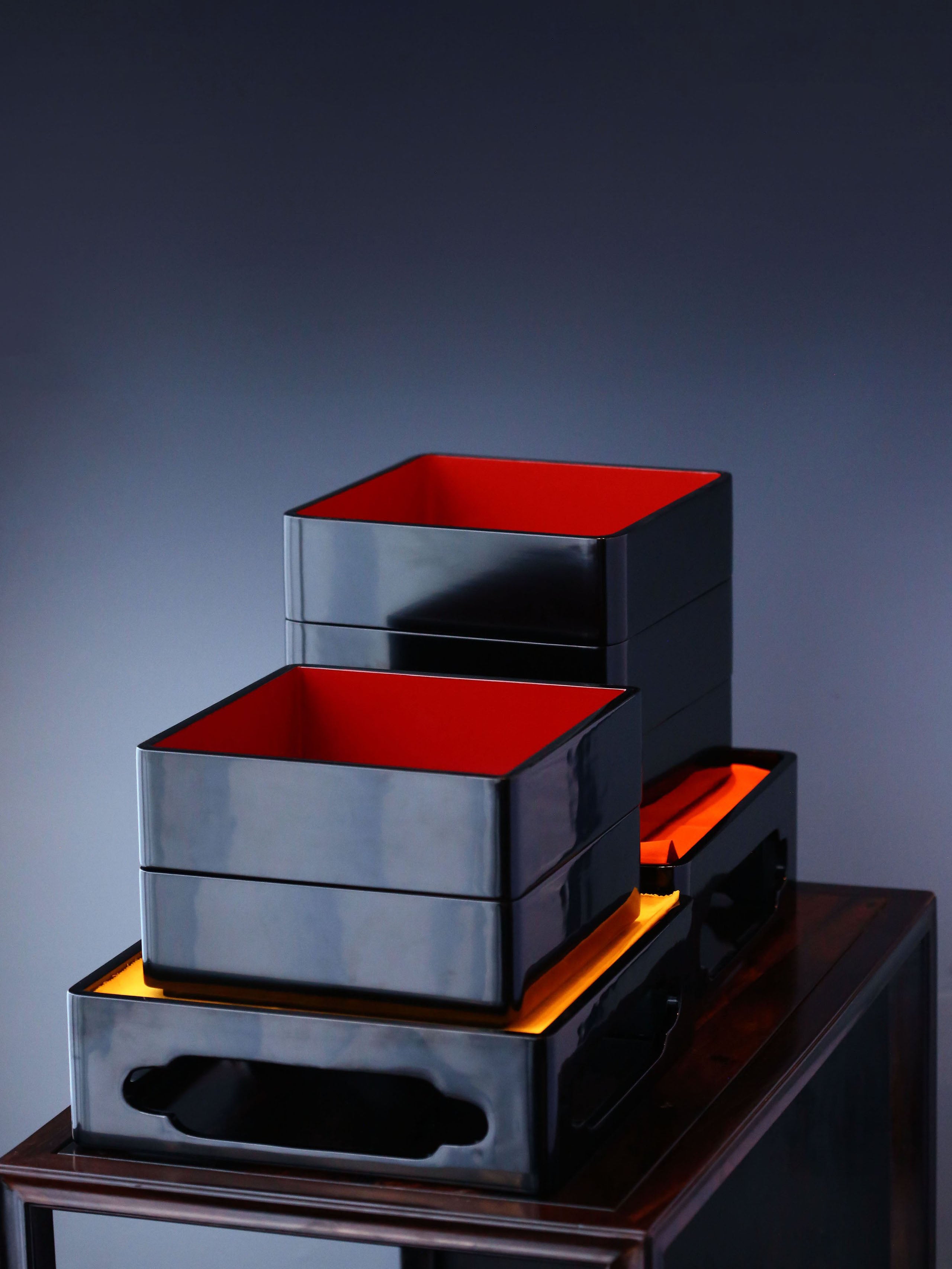 Lacquer tea box with stand