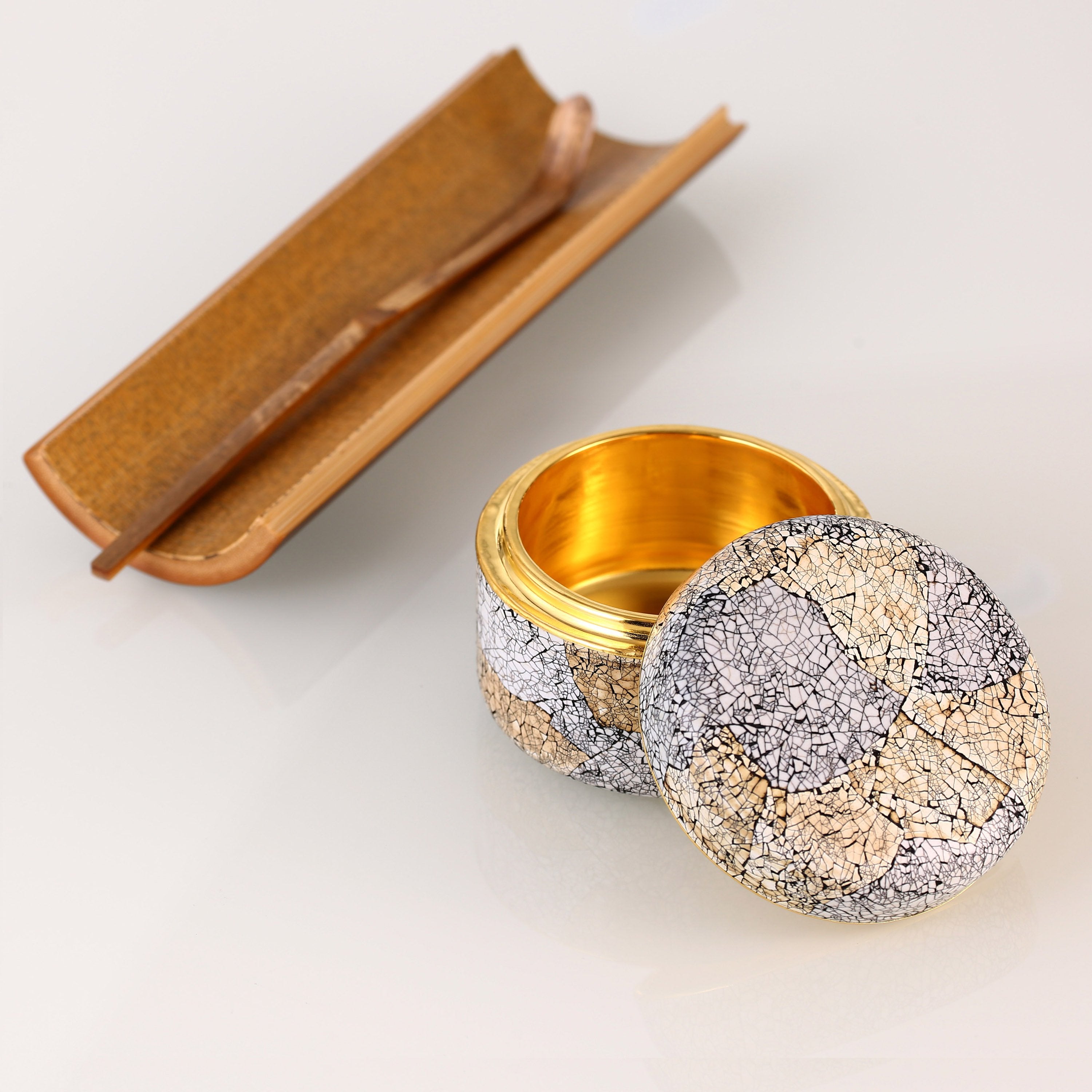 Lacquered Eggshell Tea Dates