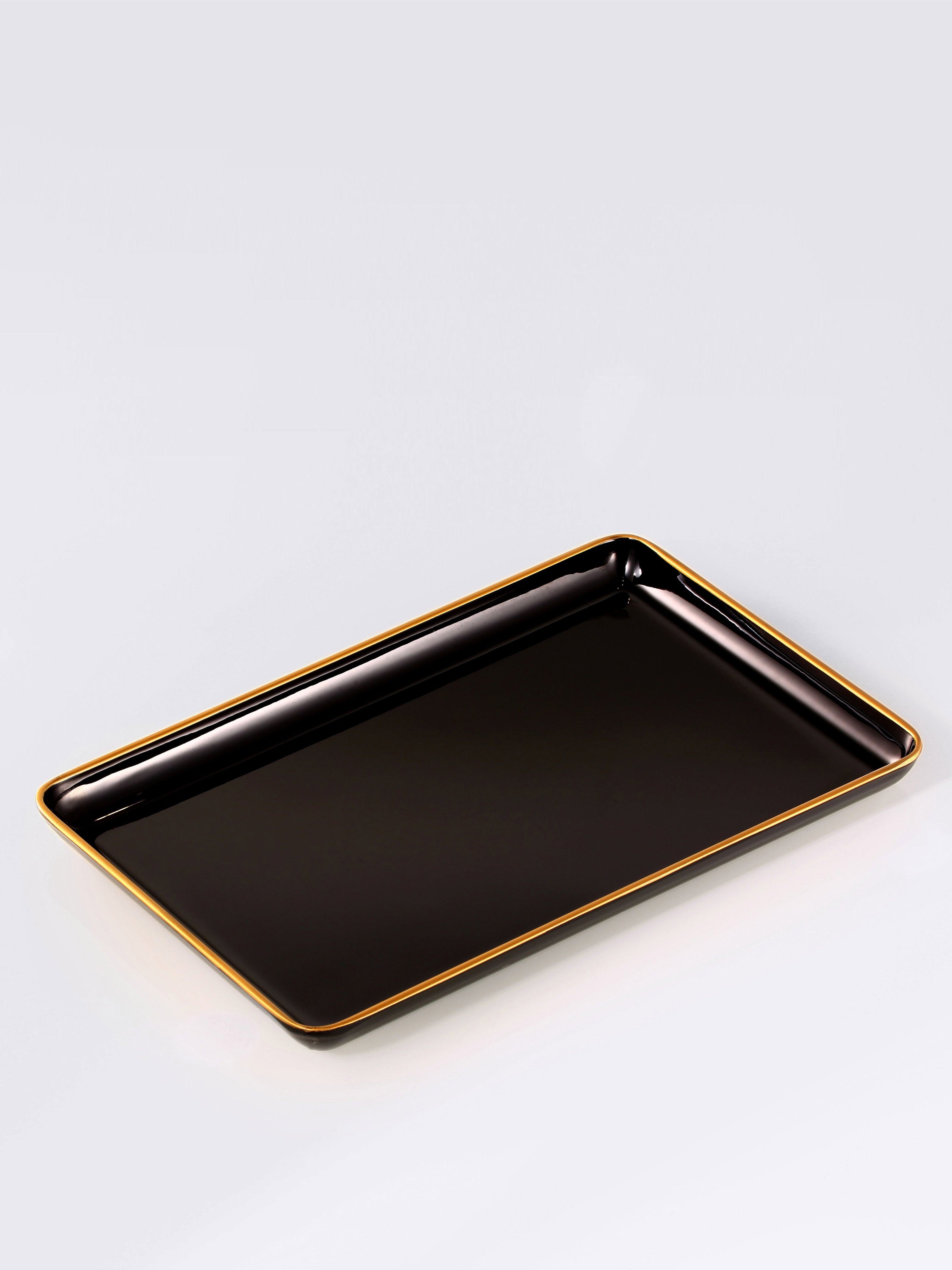 Lacquered and gold-decorated tea tray