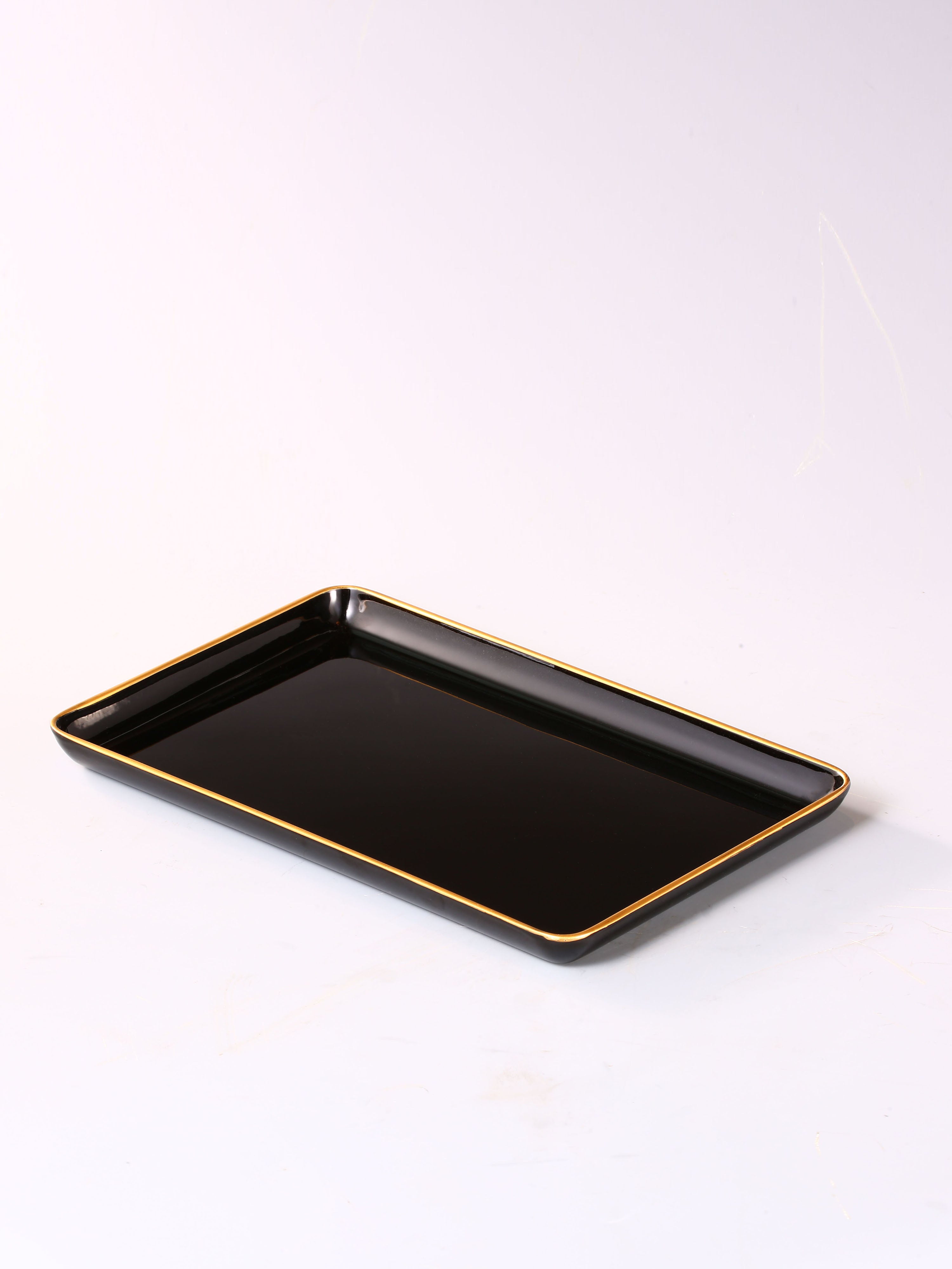 Lacquered and gold-decorated tea tray