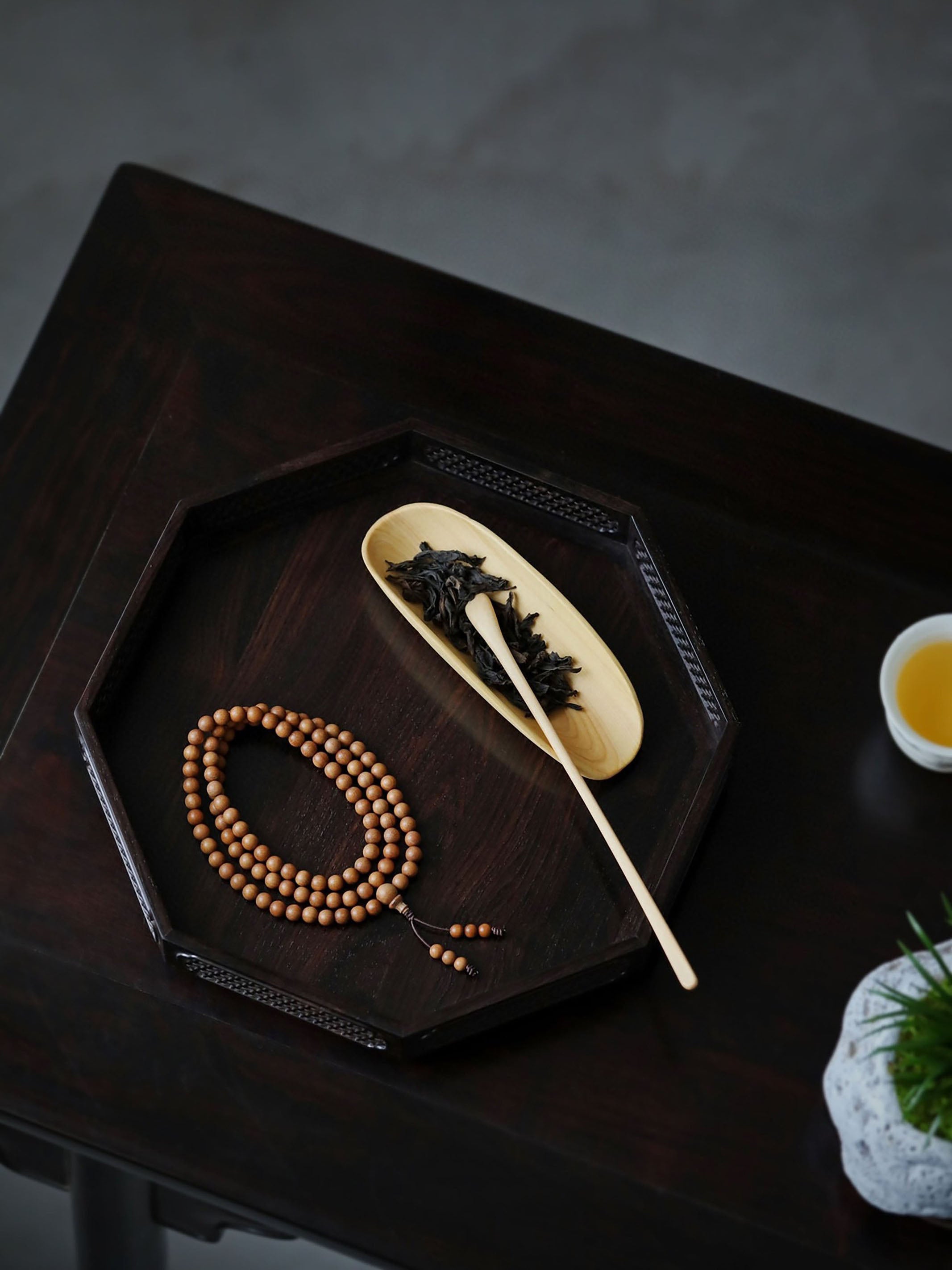 Purple sandalwood woven window lattice pattern octagonal tea tray