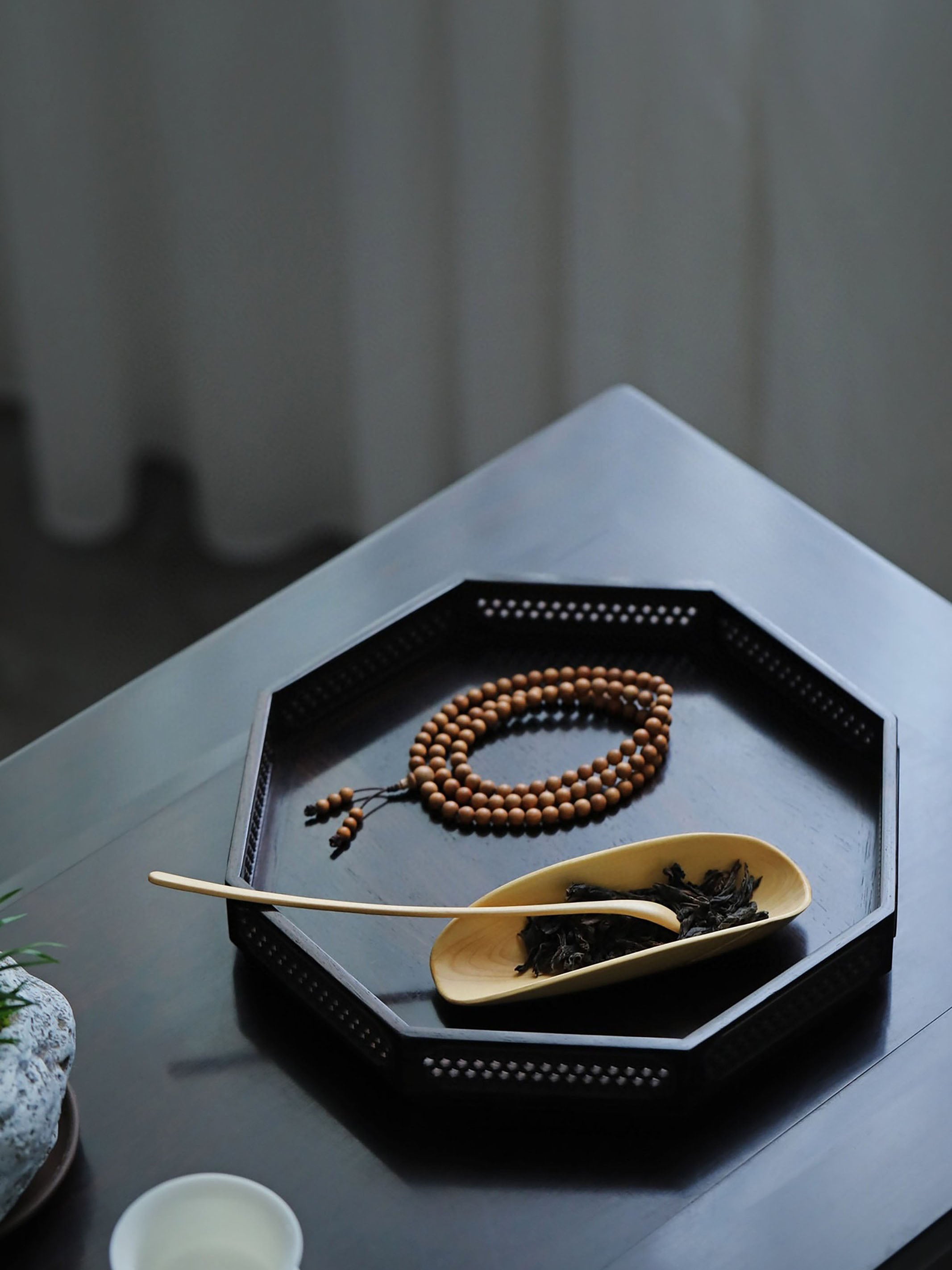 Purple sandalwood woven window lattice pattern octagonal tea tray