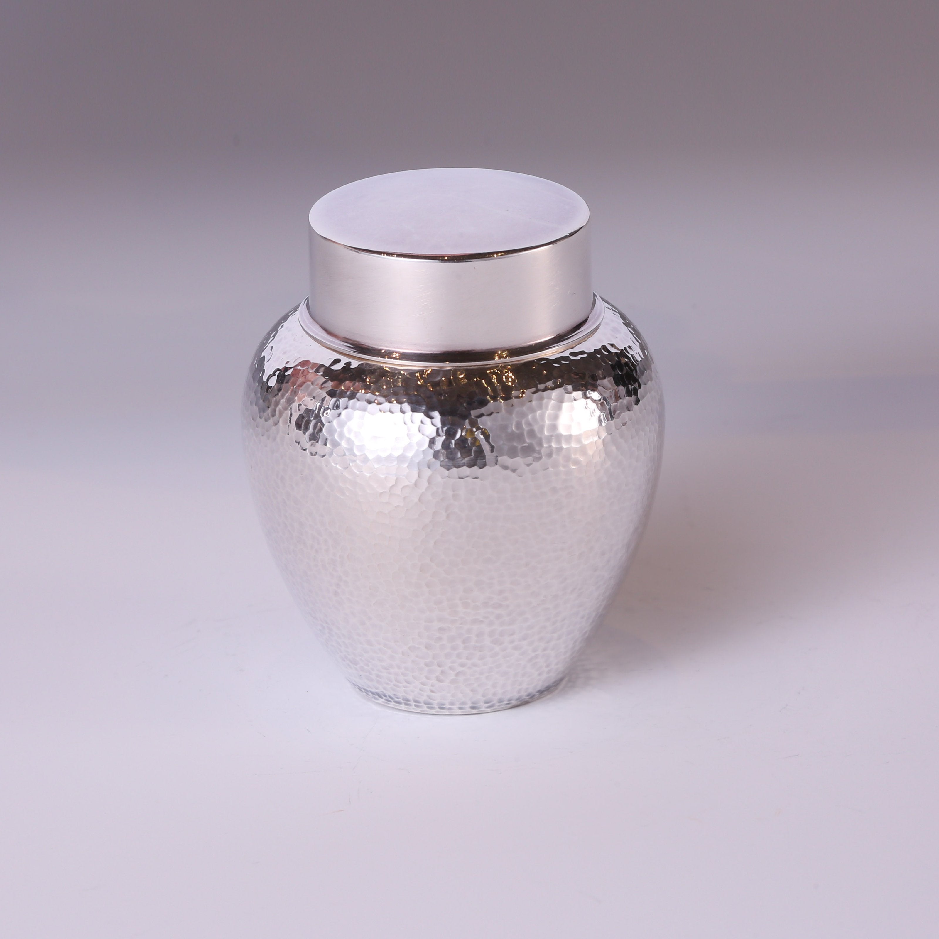 Dayatang pure silver hammered tea canister and pure tin ribbed antique tea canister