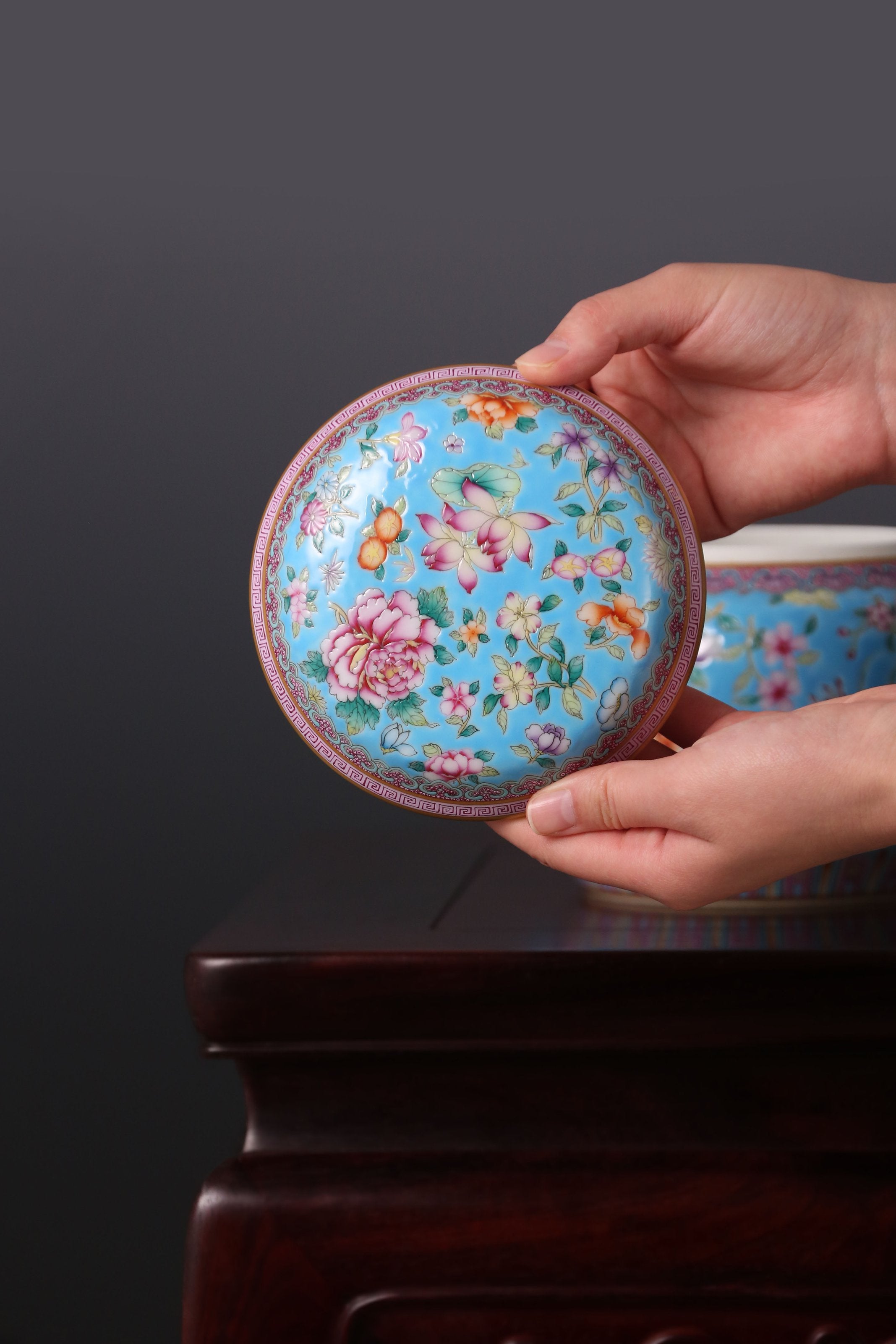 Dayazhai Enamel Floral Drum-Shaped Tea Canister