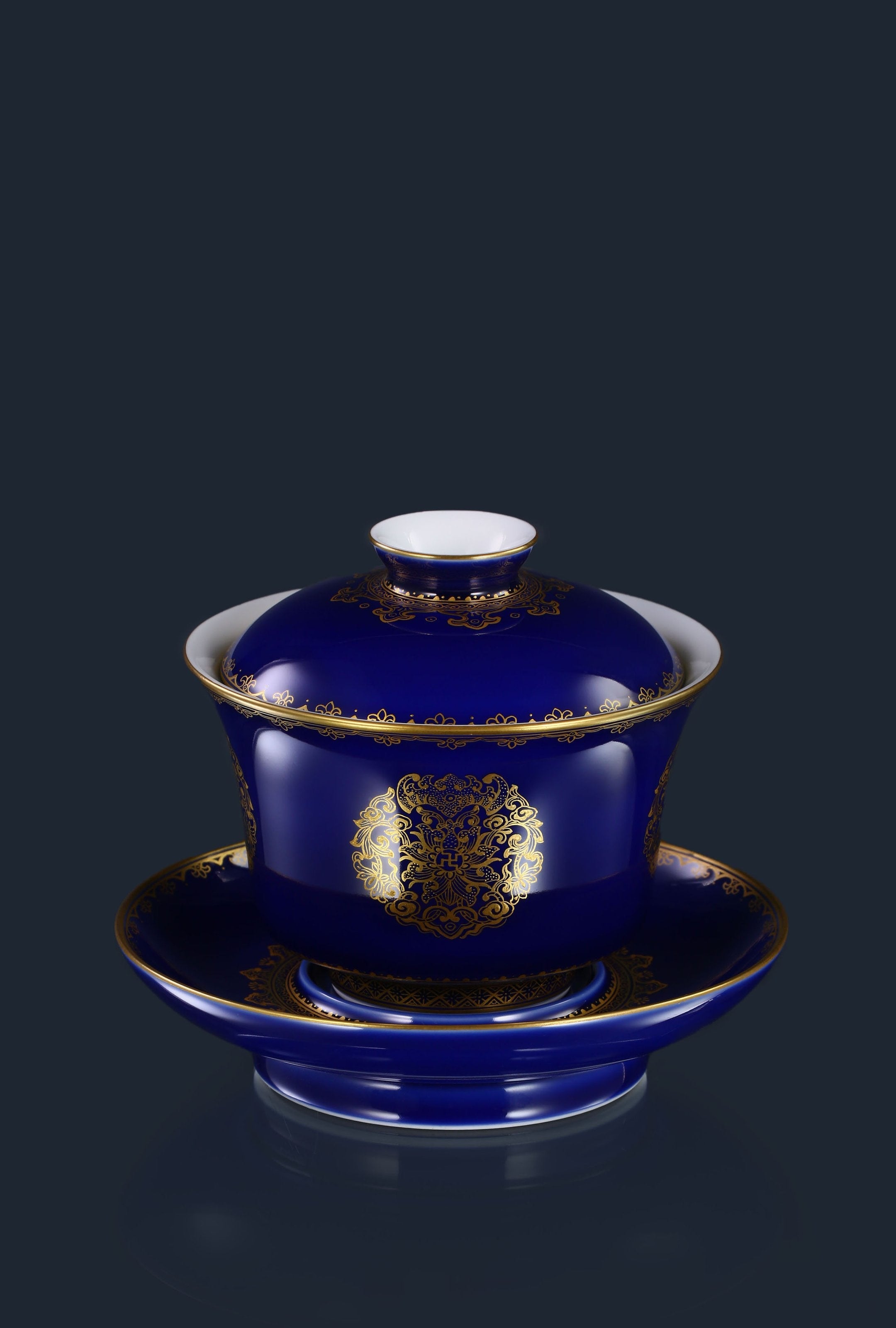 A covered bowl/cup inscribed with the three elements of longevity, health, and happiness, made of gold and emerald.