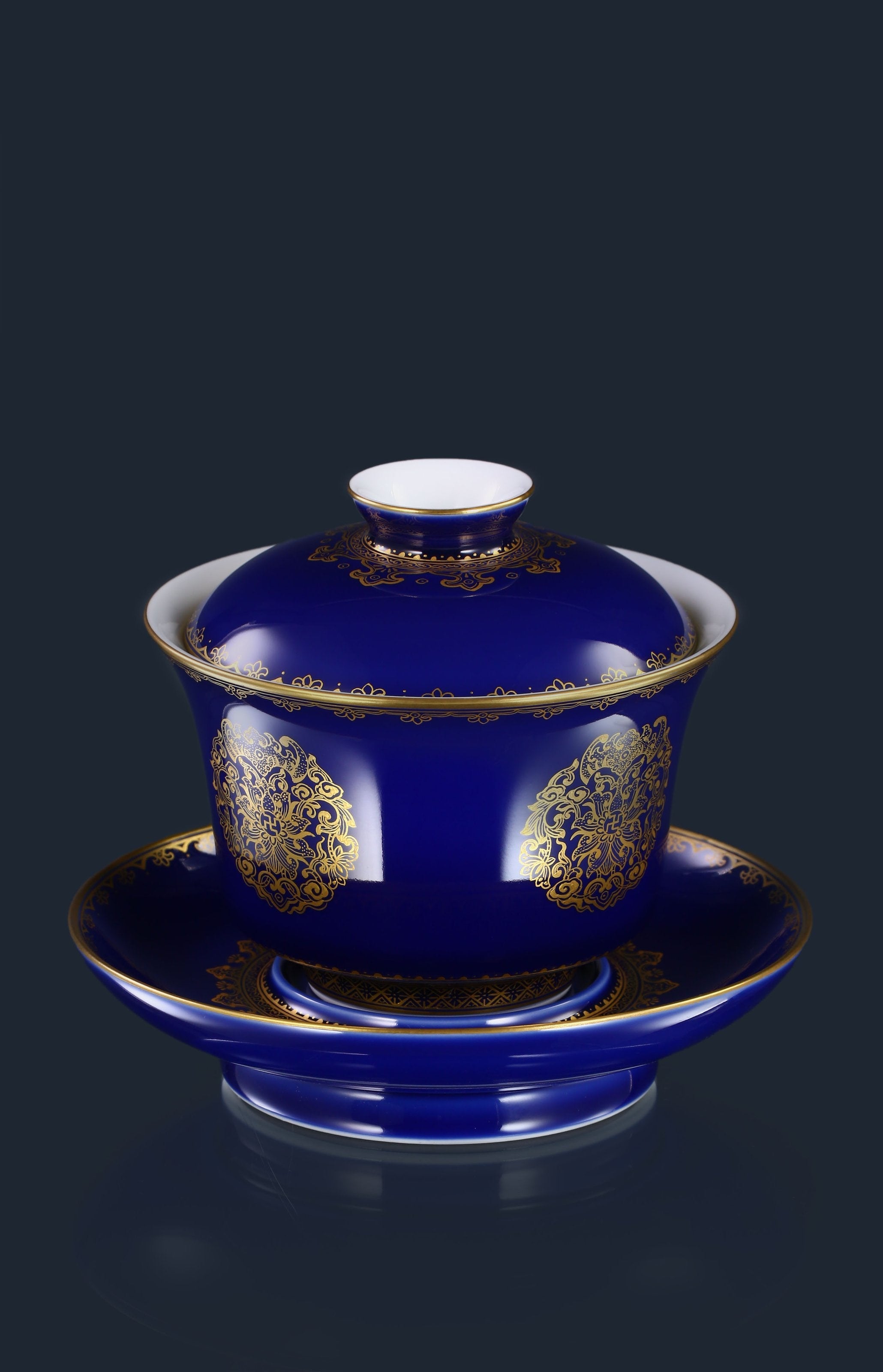 A covered bowl/cup inscribed with the three elements of longevity, health, and happiness, made of gold and emerald.