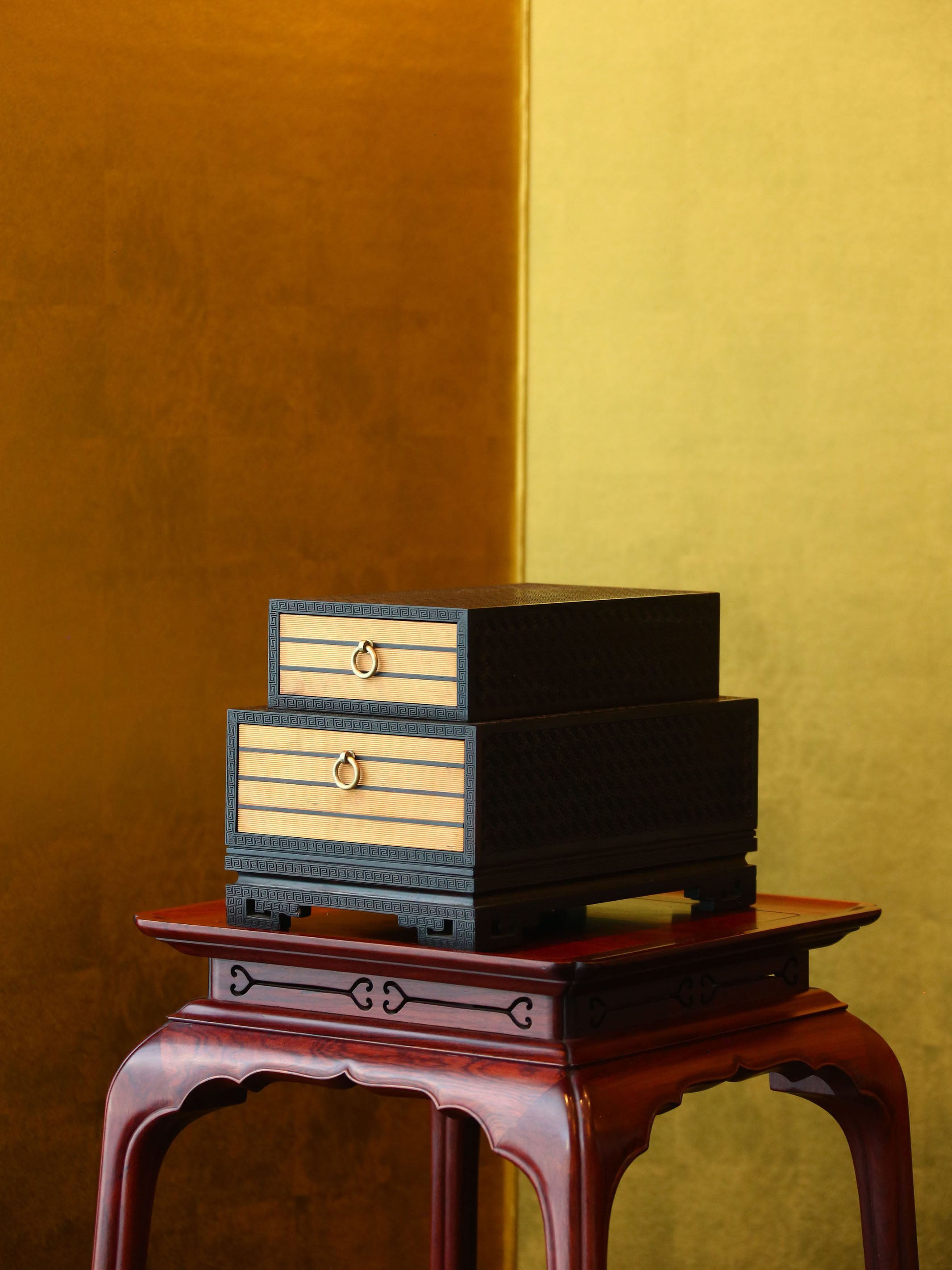 Large-leaf rosewood inlaid with boxwood scroll-shaped tea box