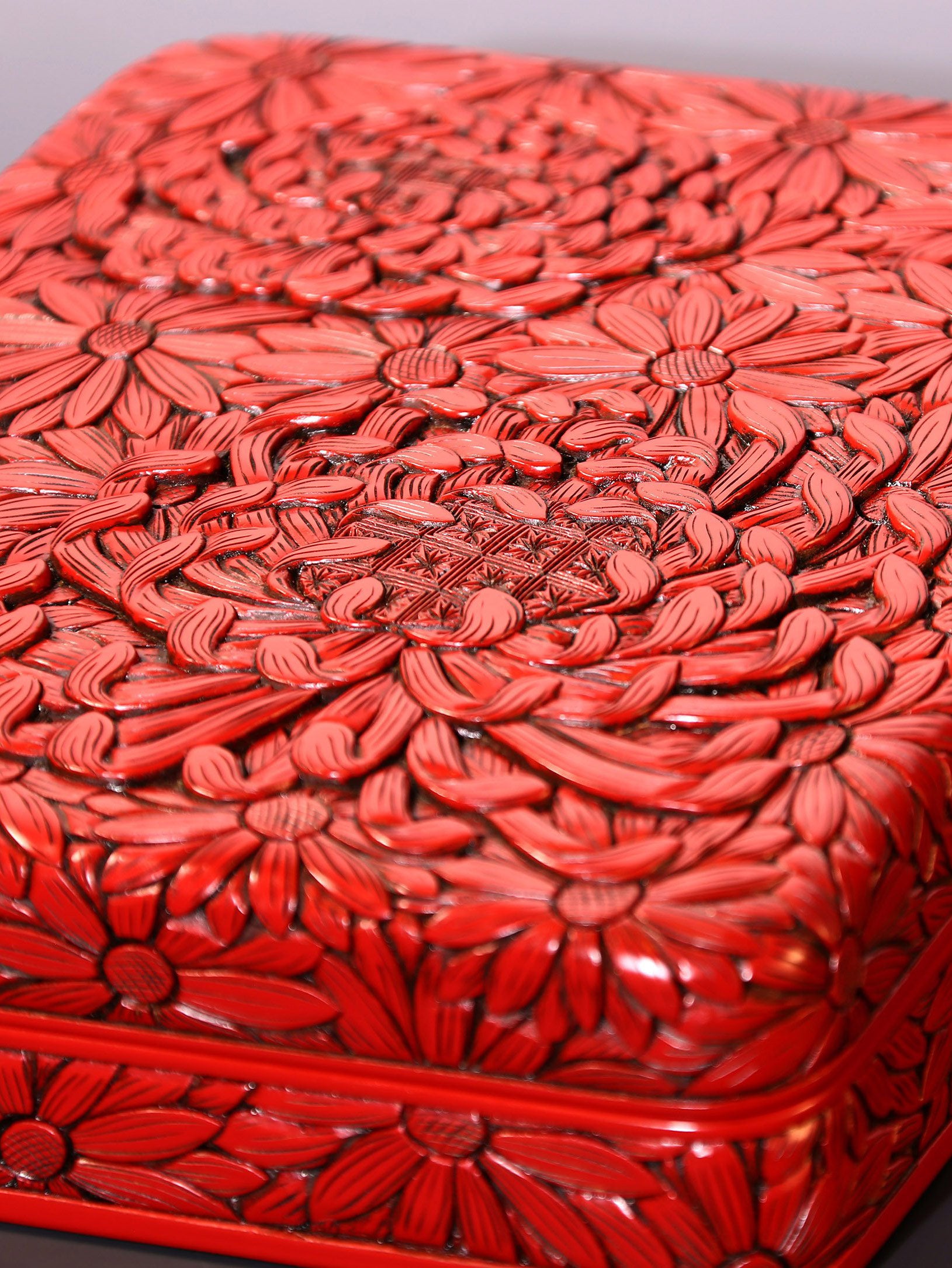 Japanese-style carved chrysanthemum box